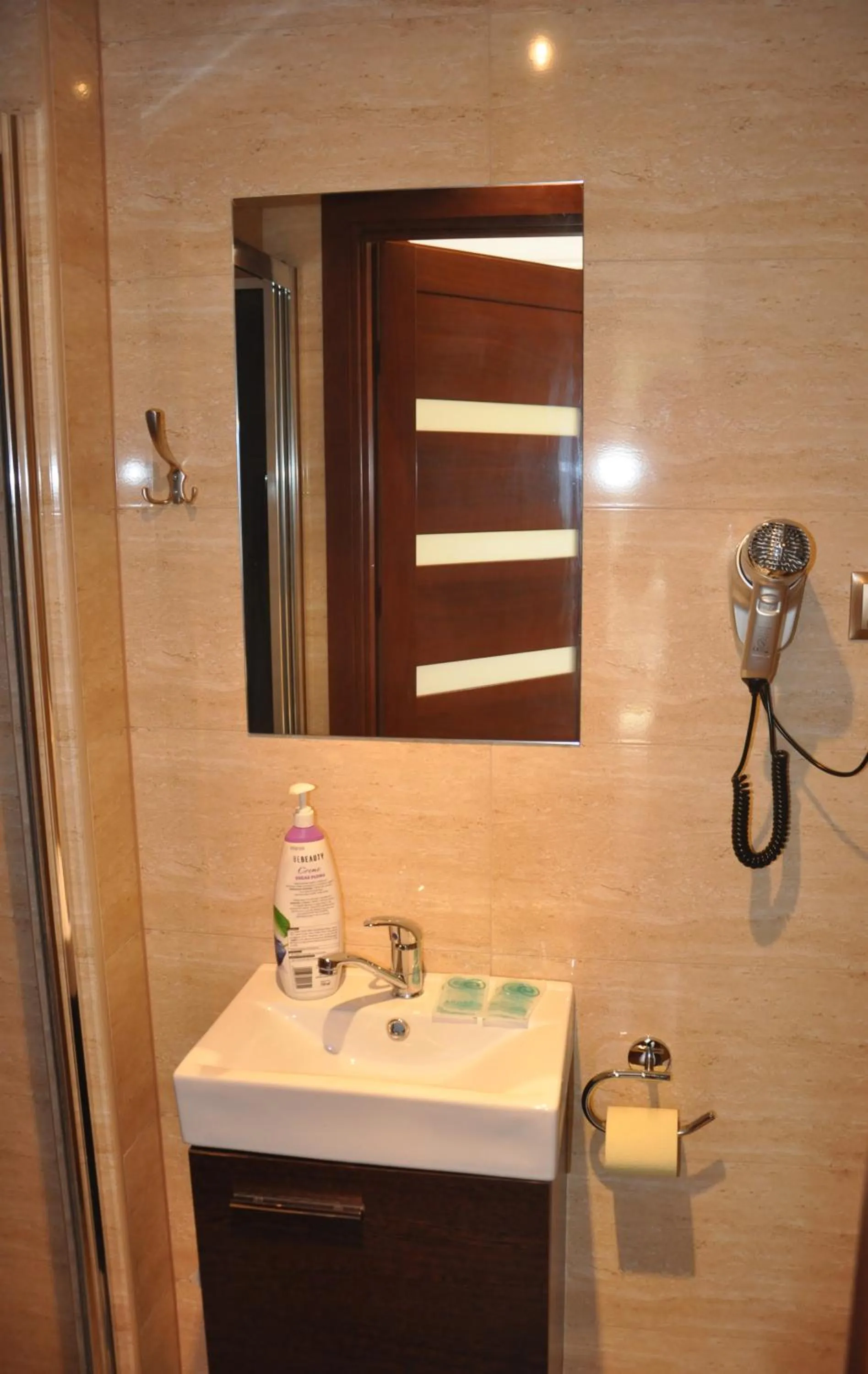 Photo of the whole room in Hotel Mis