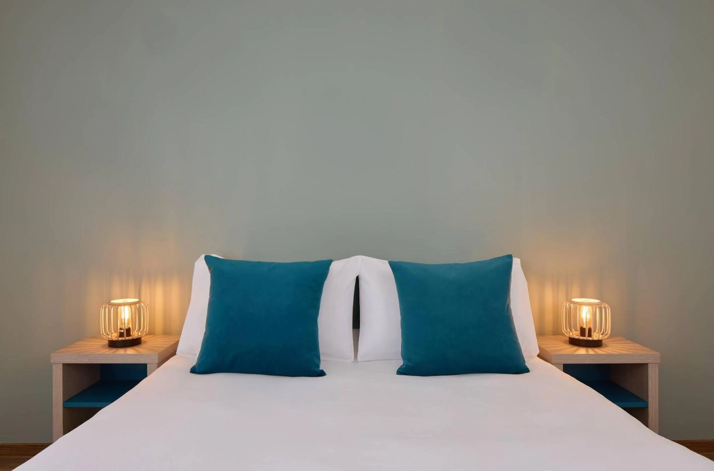 Bedroom, Bed in Quality Aparthotel Valenciennes