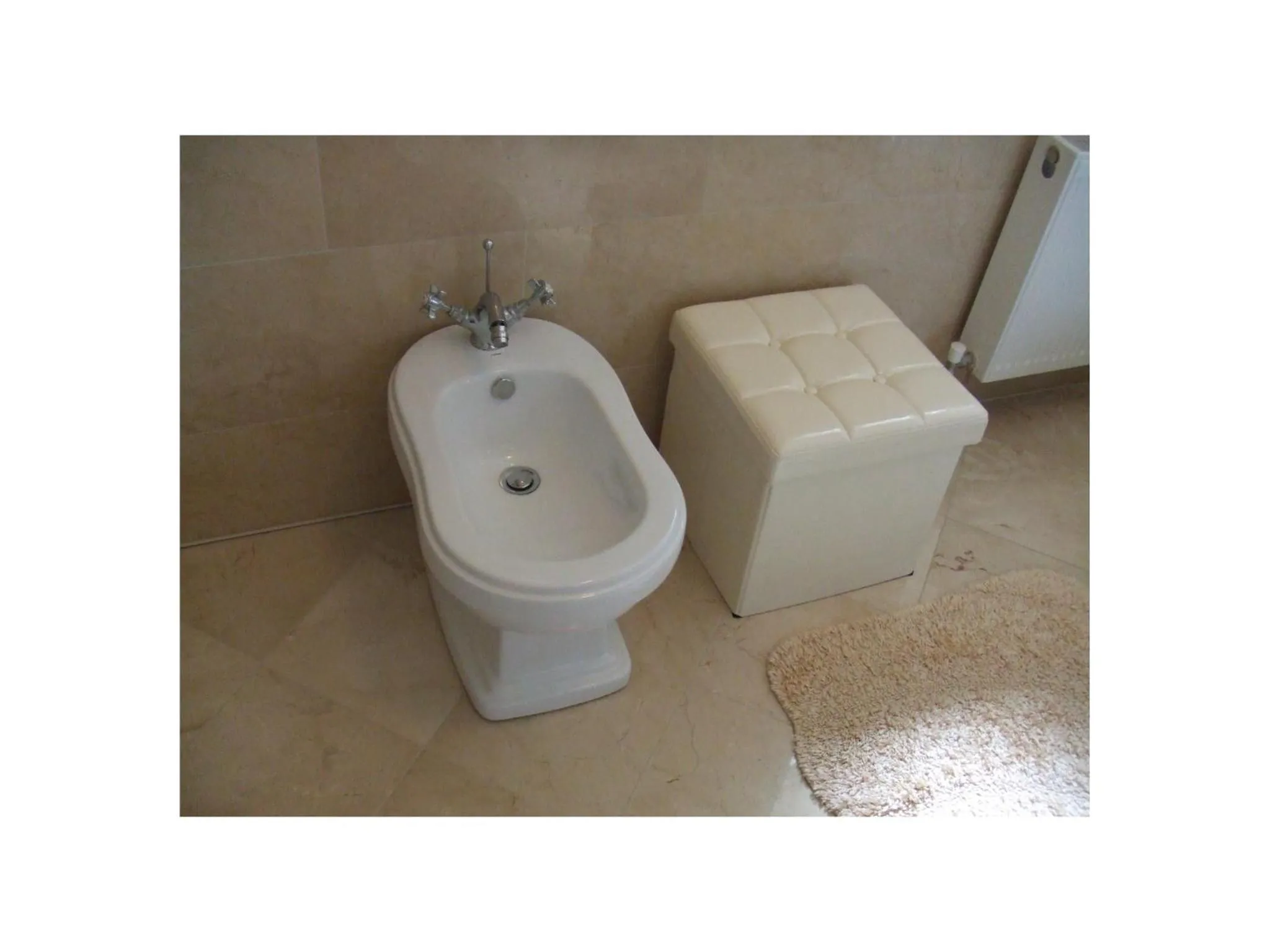 Bathroom in Ambrose Mews B&B