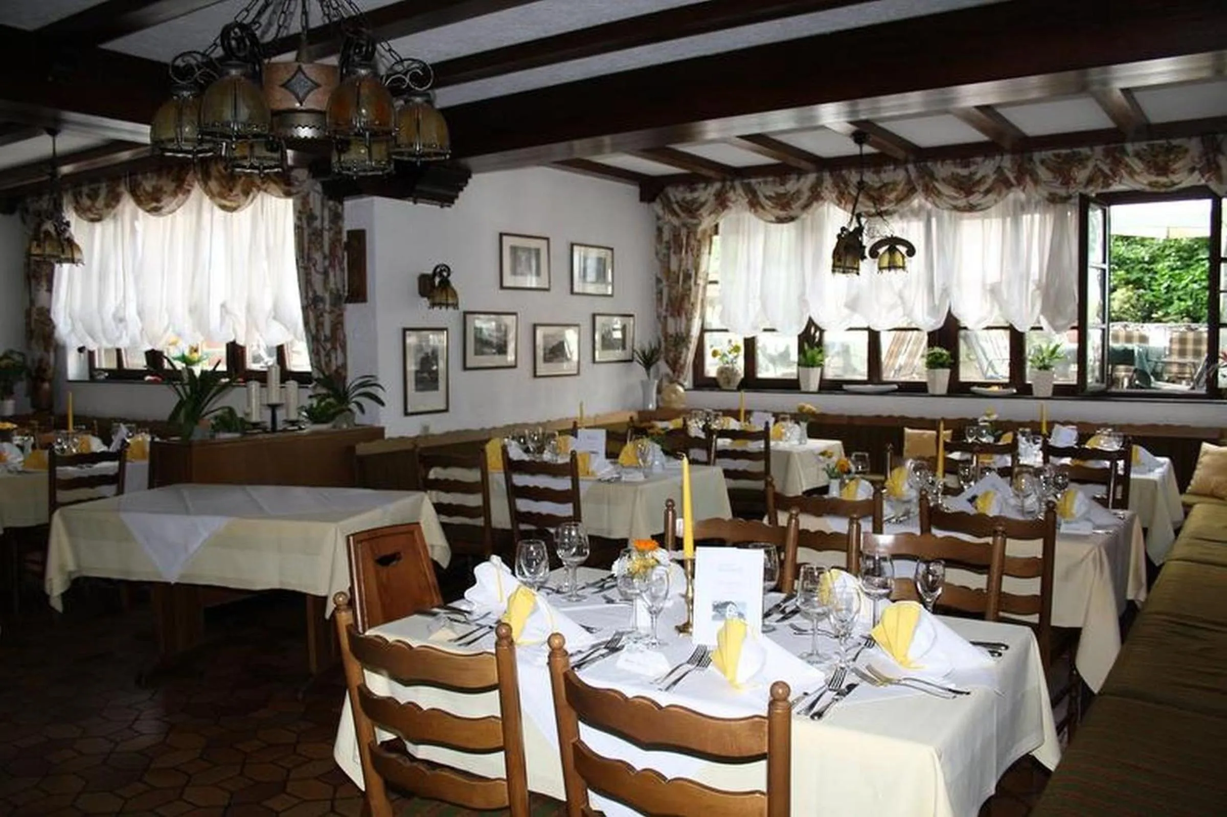 Restaurant/places to eat in Hotel & Restaurant Weinberg