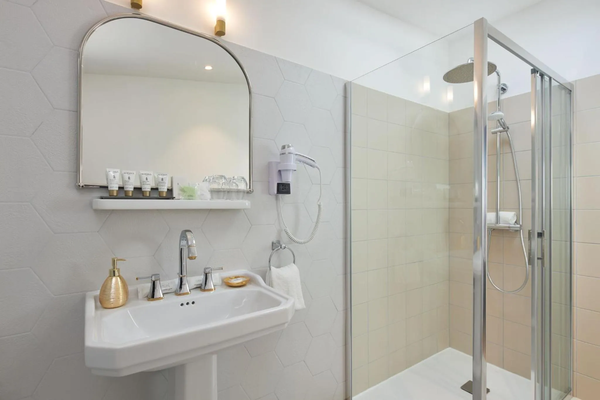 Bathroom in Hotel Villa Romantic & Spa