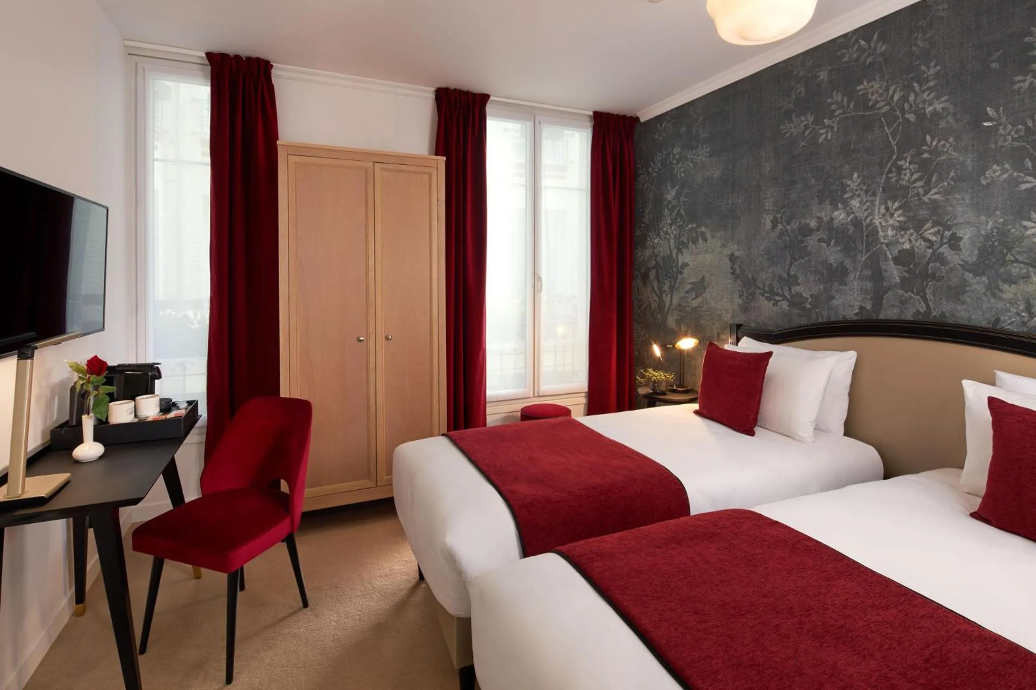 Photo of the whole room, Bed in Hotel Villa Romantic & Spa