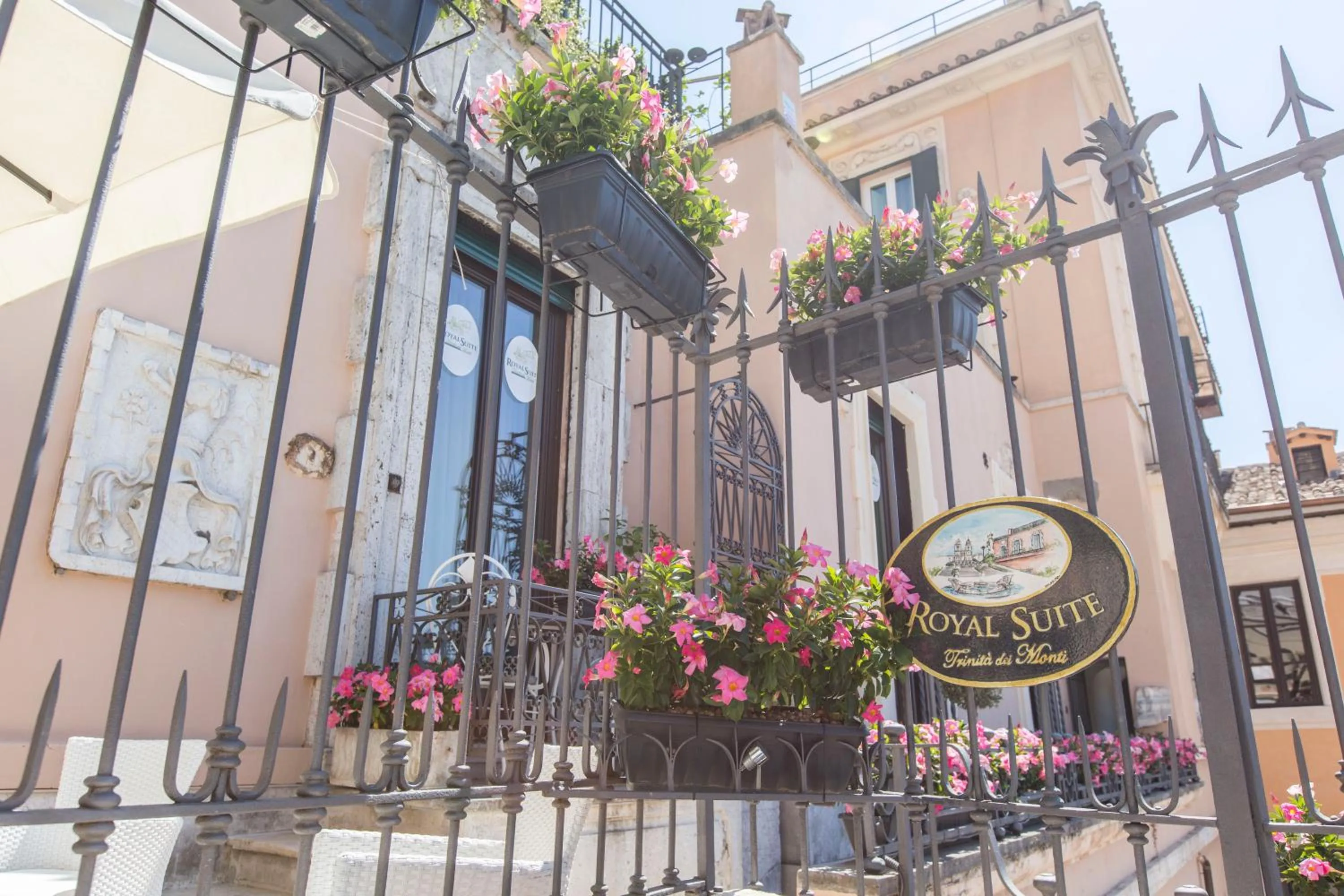 Facade/entrance in Royal Suite Trinità Dei Monti