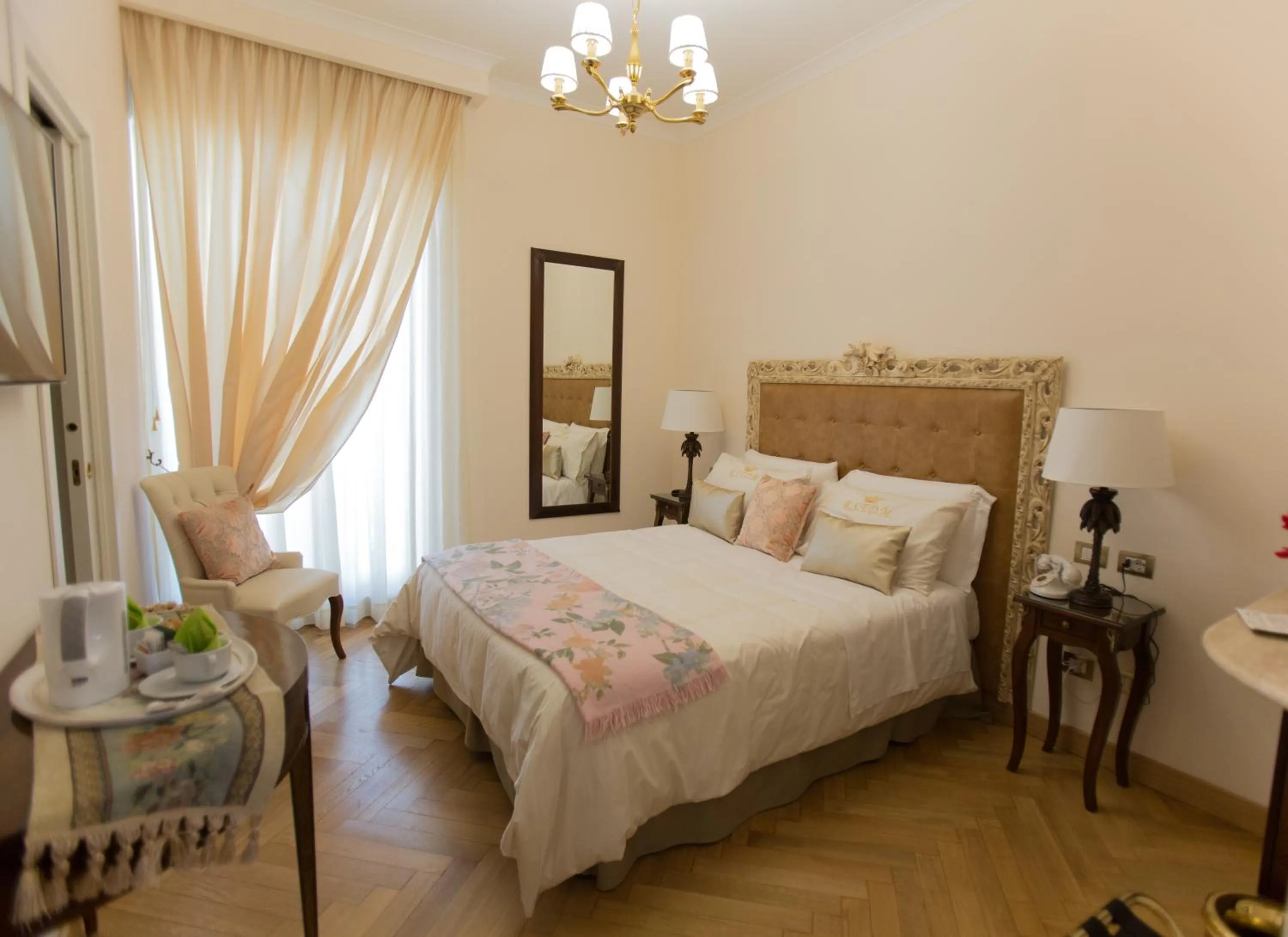 Photo of the whole room, Bed in Royal Suite Trinità Dei Monti