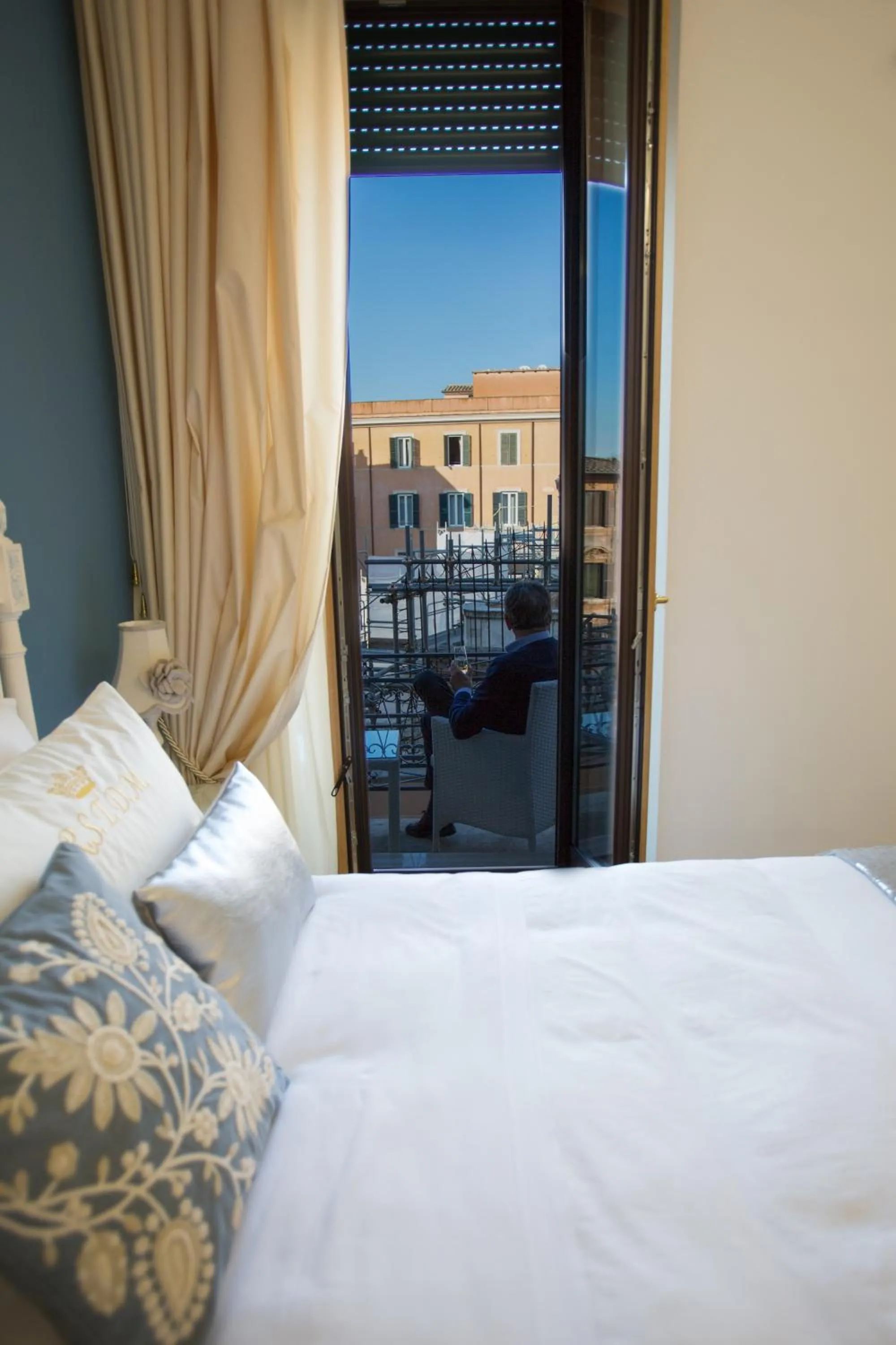 Photo of the whole room, Bed in Royal Suite Trinità Dei Monti