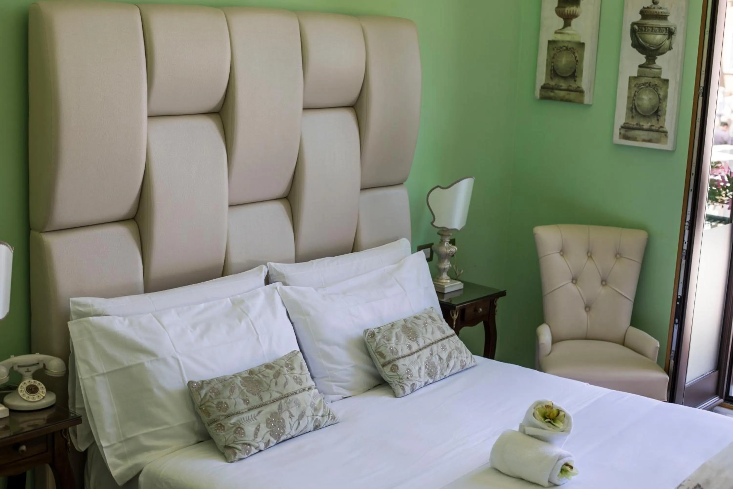 Bed in Royal Suite Trinità Dei Monti