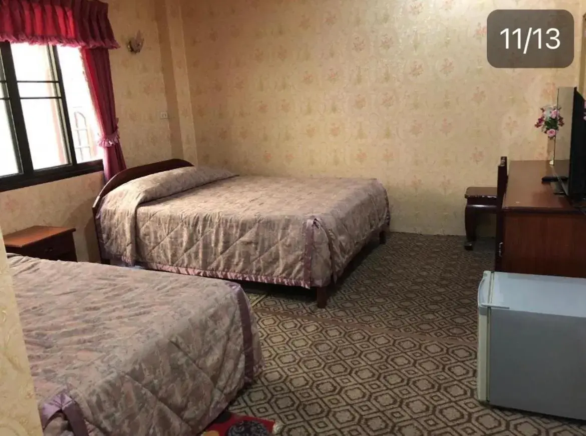 Standard Triple Room in Thaveesinh Hotel Standard Triple Room in Thaveesinh Hotel