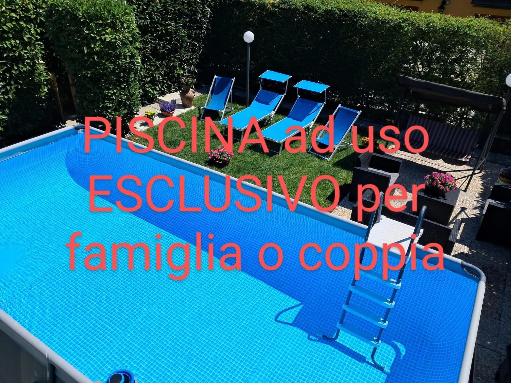 Swimming pool in B&B Villa Rosa