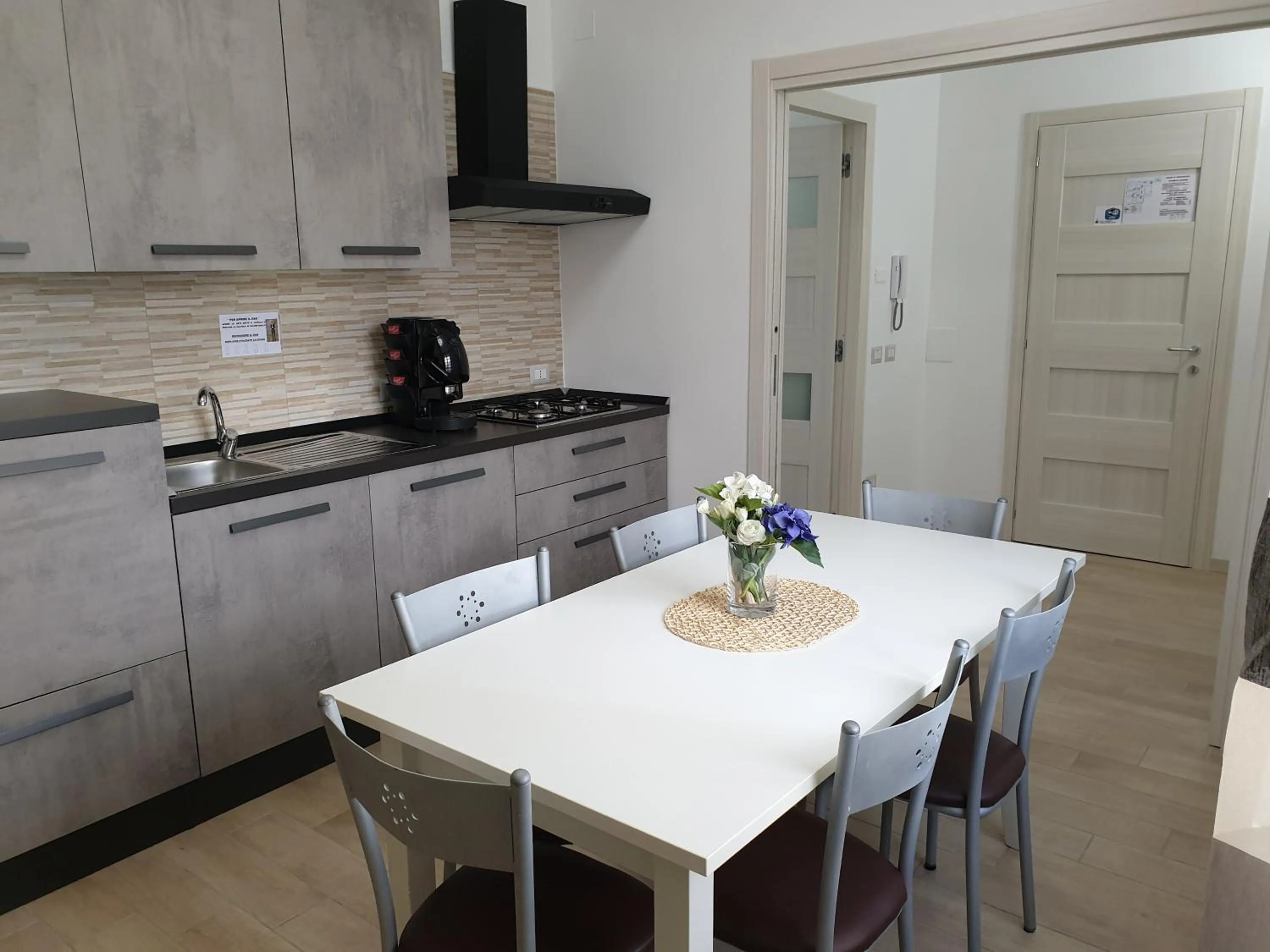 Kitchen or kitchenette in B&B Villa Rosa