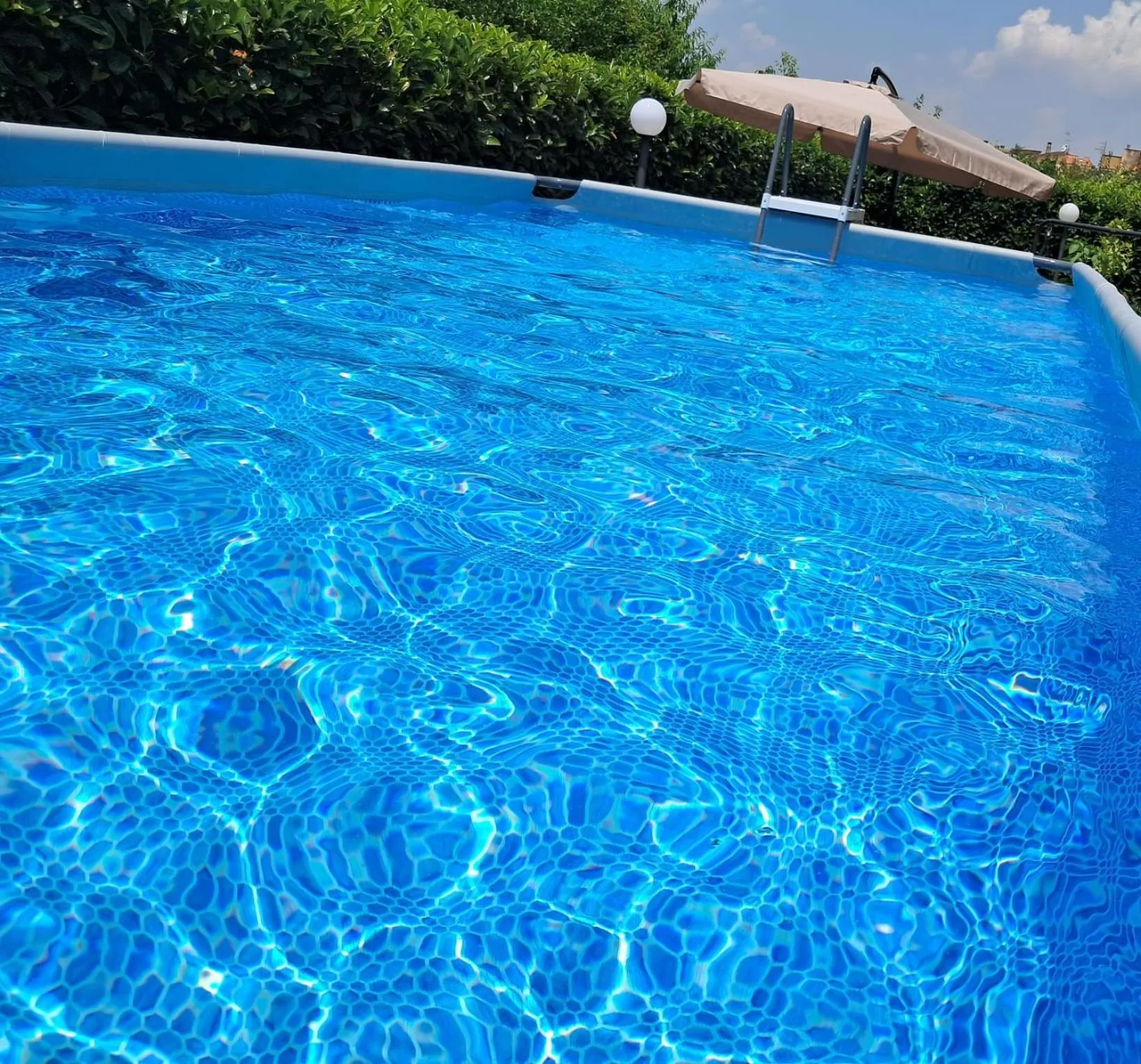 Swimming pool in B&B Villa Rosa