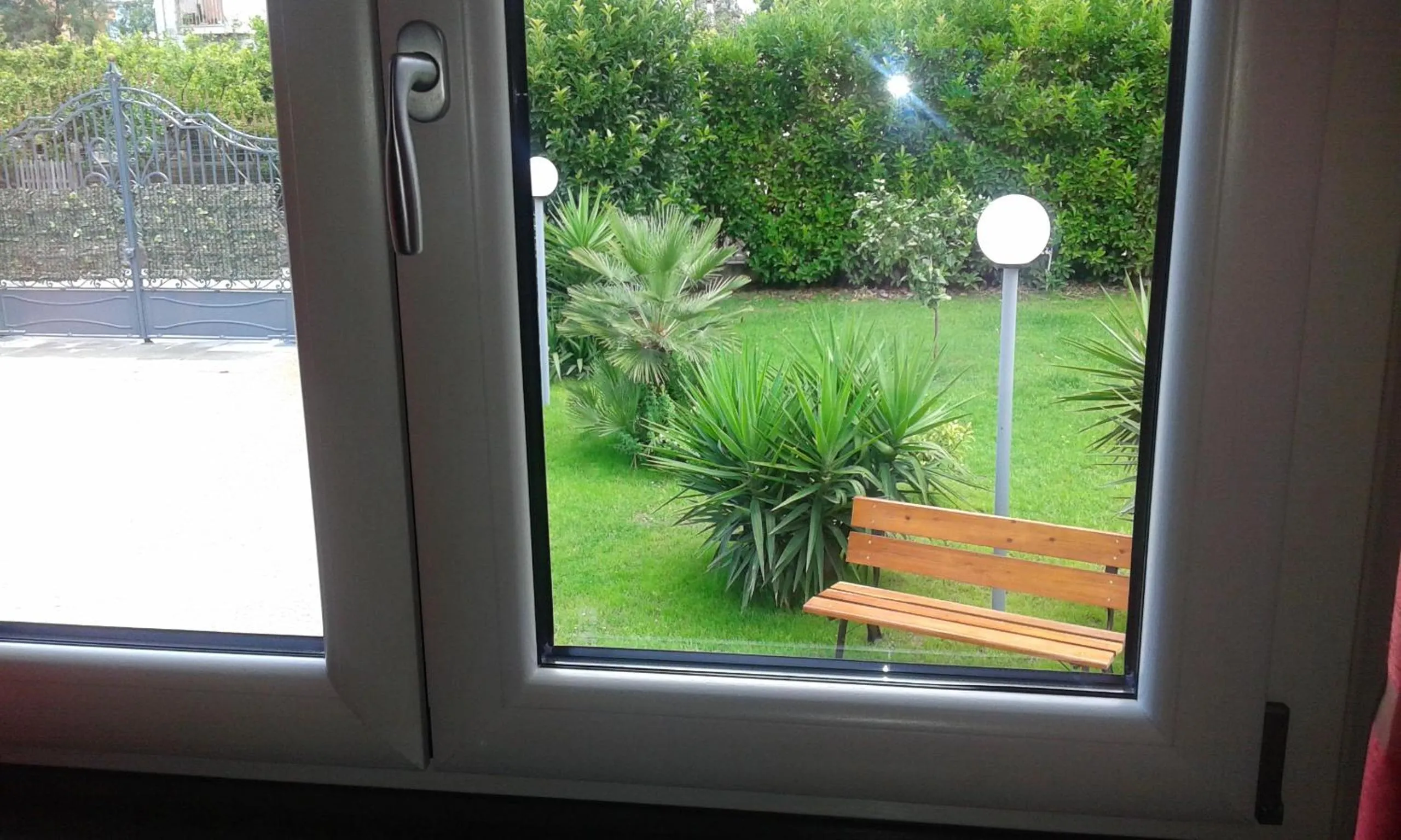 Garden view in B&B Villa Rosa