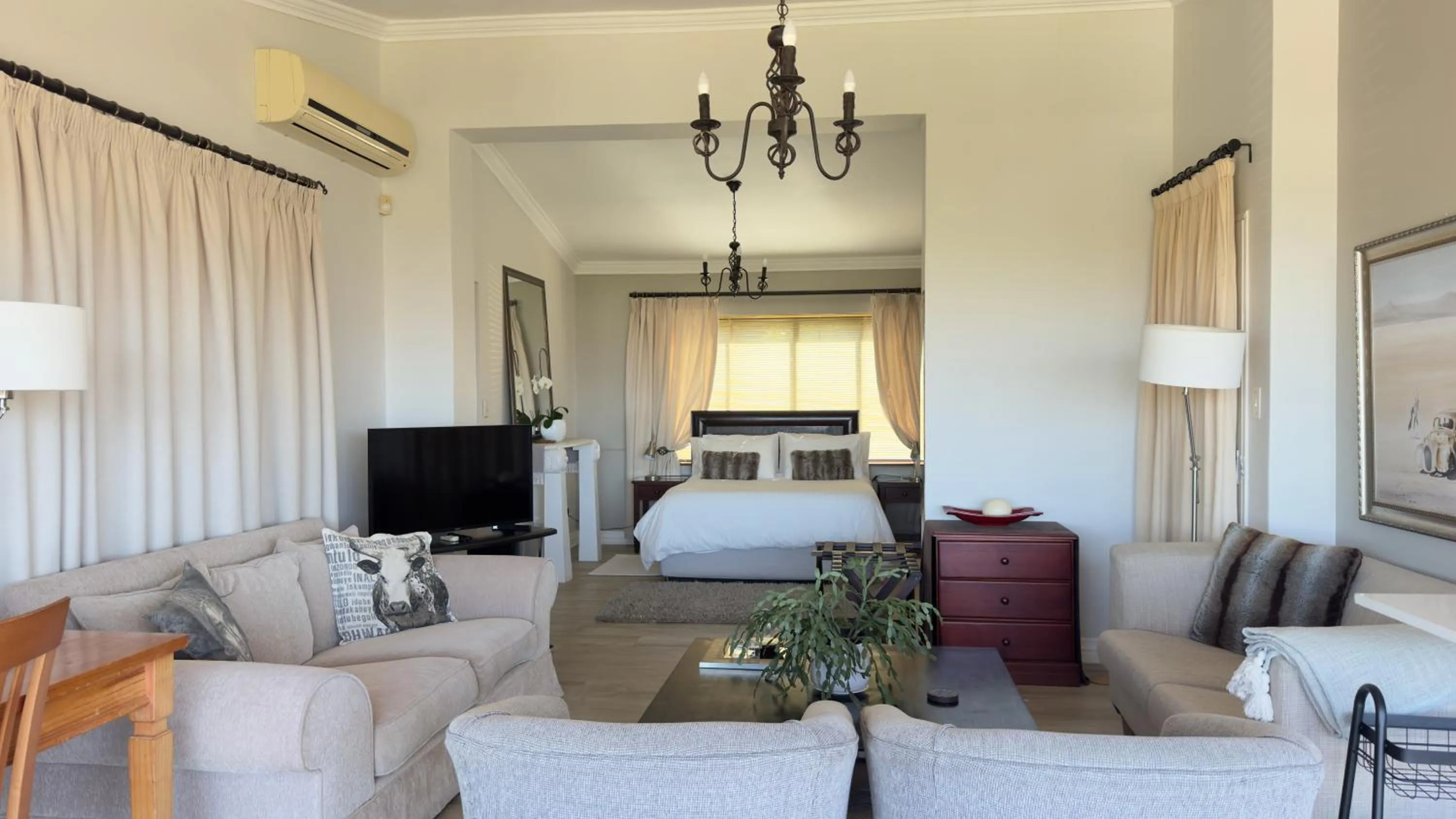 Photo of the whole room, Bed in Dream Views