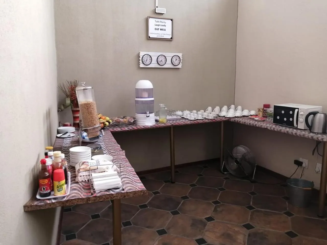 Coffee/tea facilities in Amigos Bed & Breakfast - No loadshedding