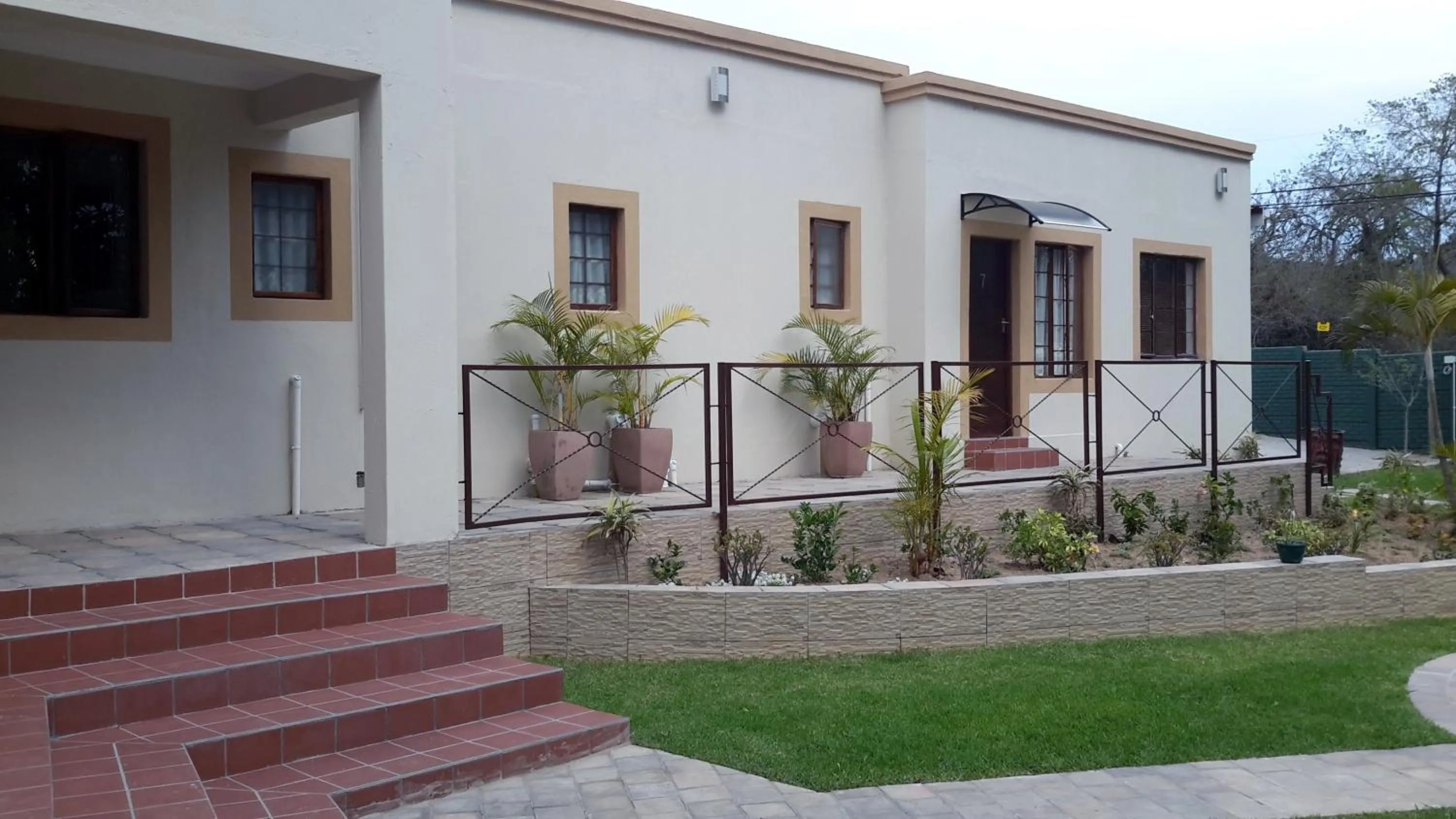 Facade/entrance in Amigos Bed & Breakfast - No loadshedding