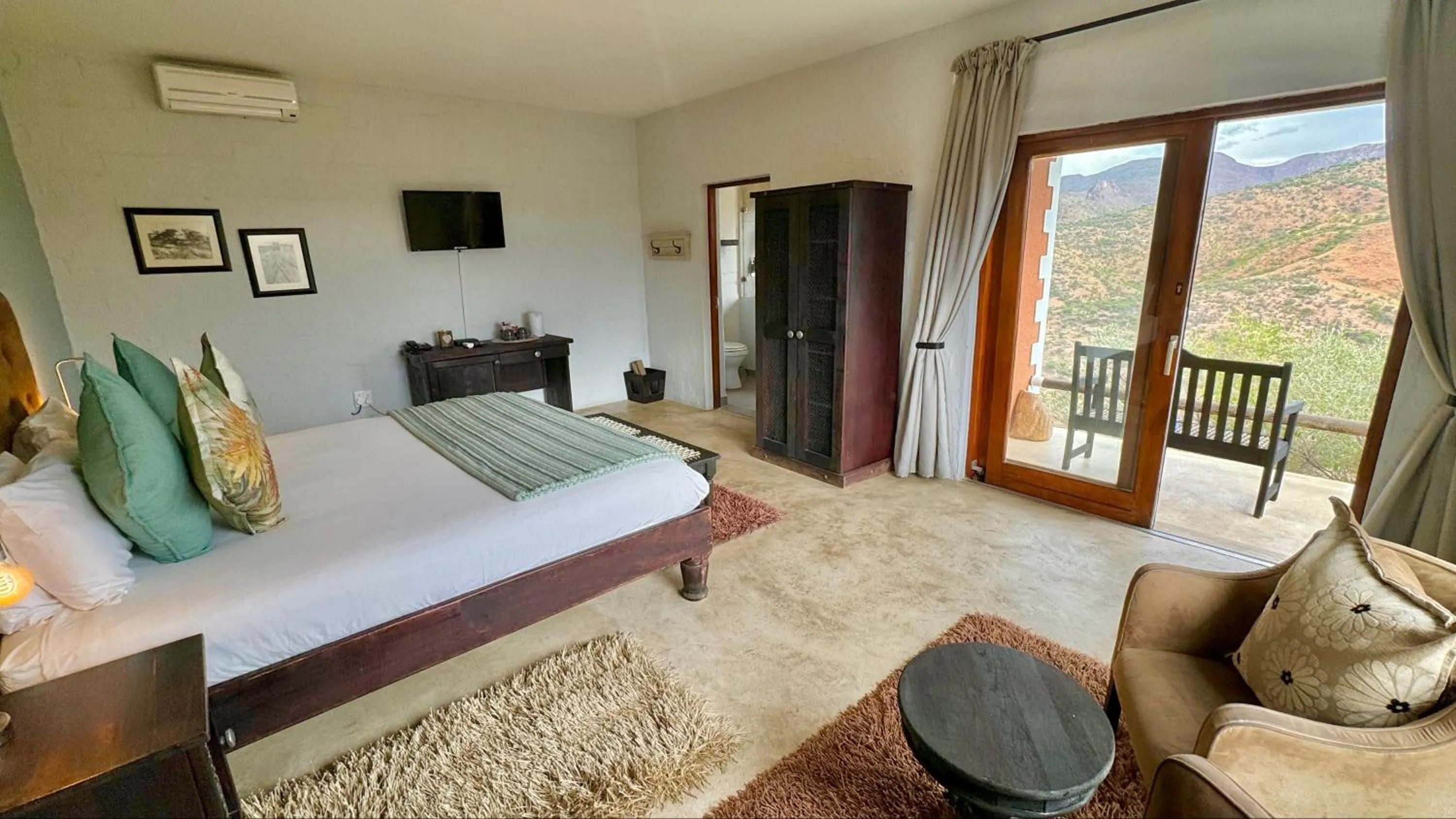 Bedroom, Bed in River Crossing Lodge