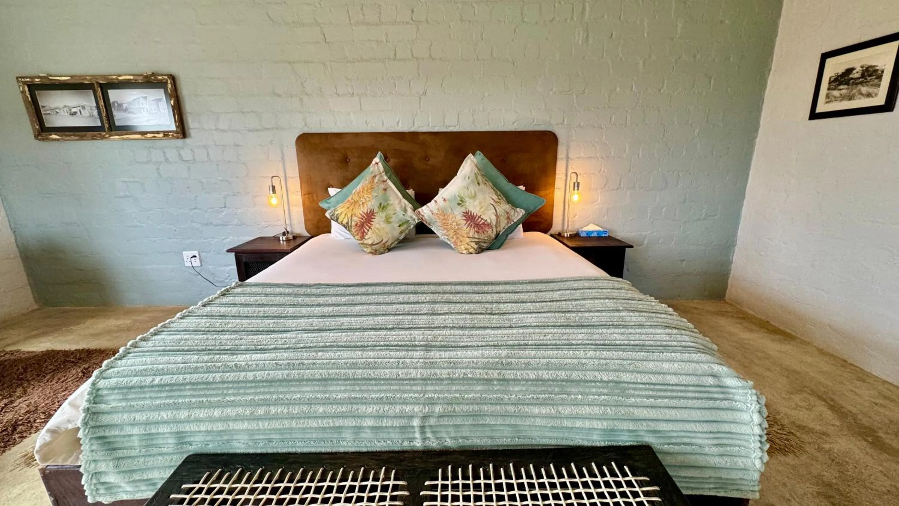 Property building, Bed in River Crossing Lodge