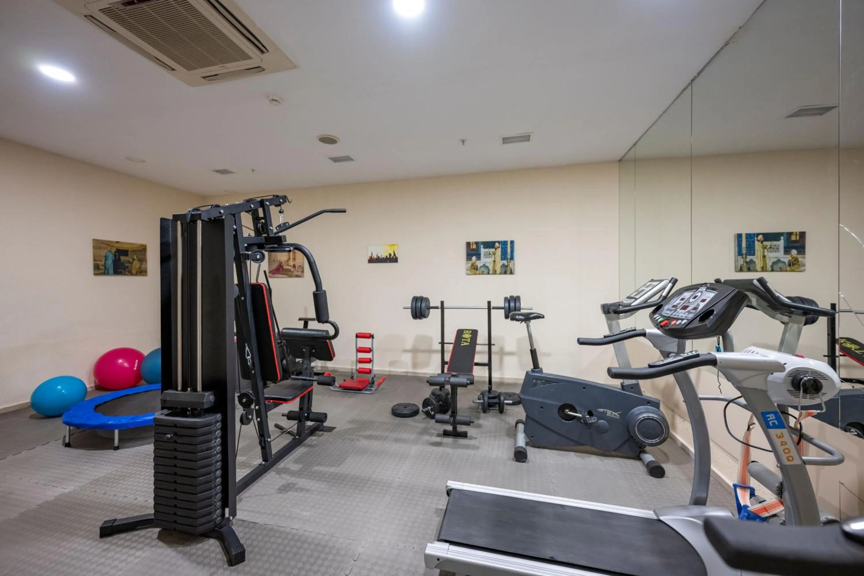 Fitness centre/facilities, Fitness Center/Facilities in Interstellar Hotel