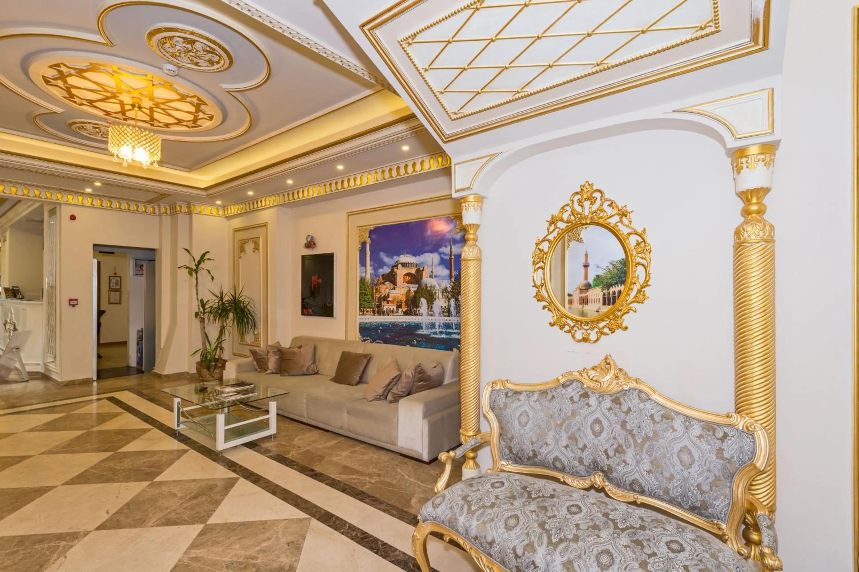 Communal lounge/ TV room, Seating Area in Interstellar Hotel