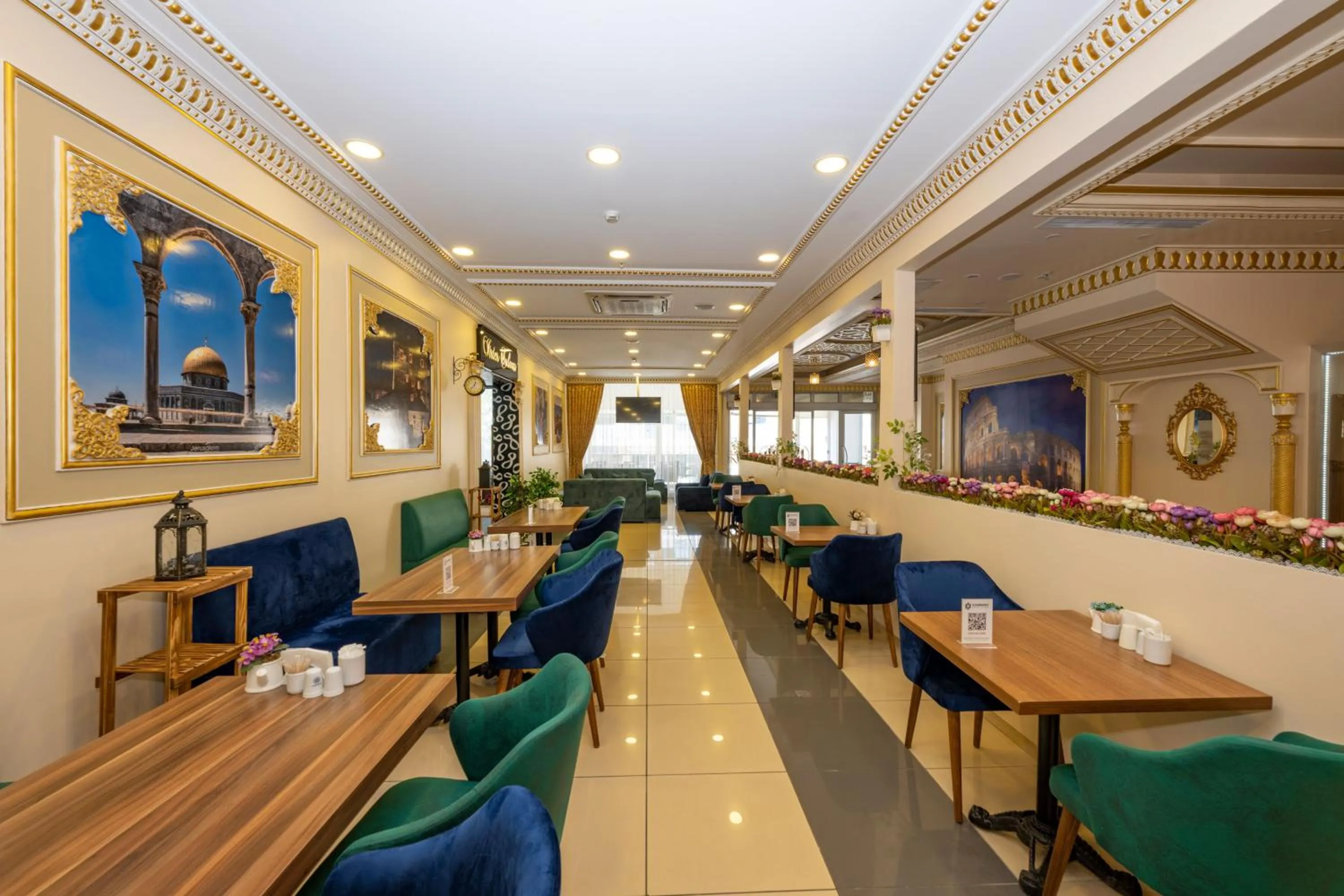 Restaurant/Places to Eat in Interstellar Hotel