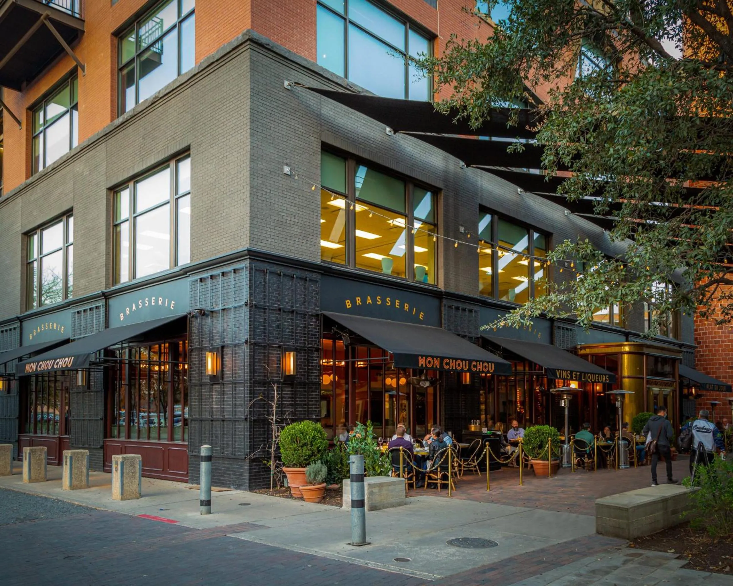 Property building in Hotel Emma at Pearl on the Riverwalk