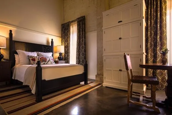 Bedroom, Bed in Hotel Emma at Pearl on the Riverwalk