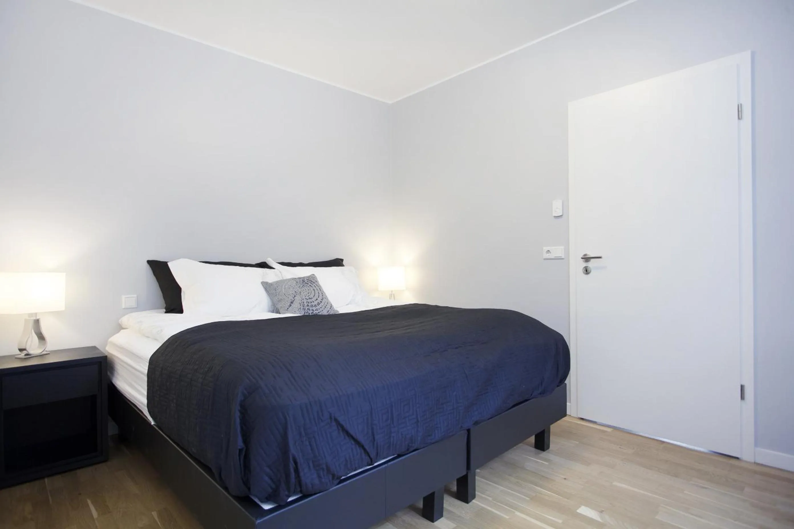 Bedroom, Bed in Blue Luxury Apartments