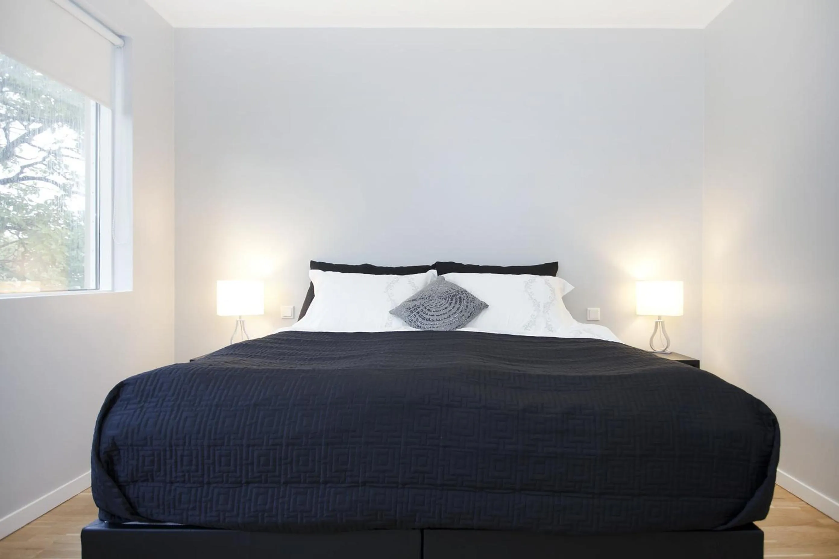 Bedroom, Bed in Blue Luxury Apartments