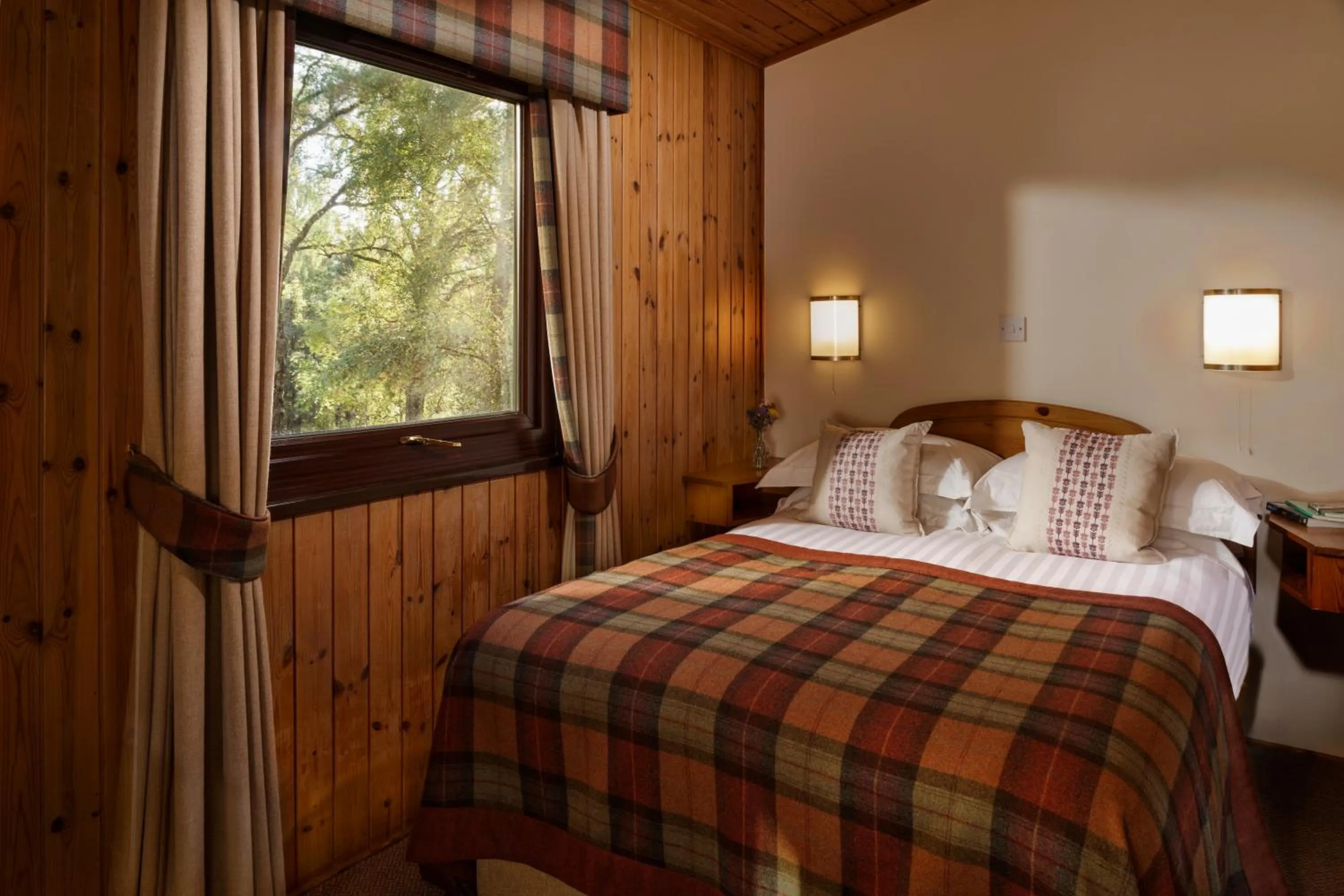 Bedroom, Bed in Macdonald Lochanhully Resort