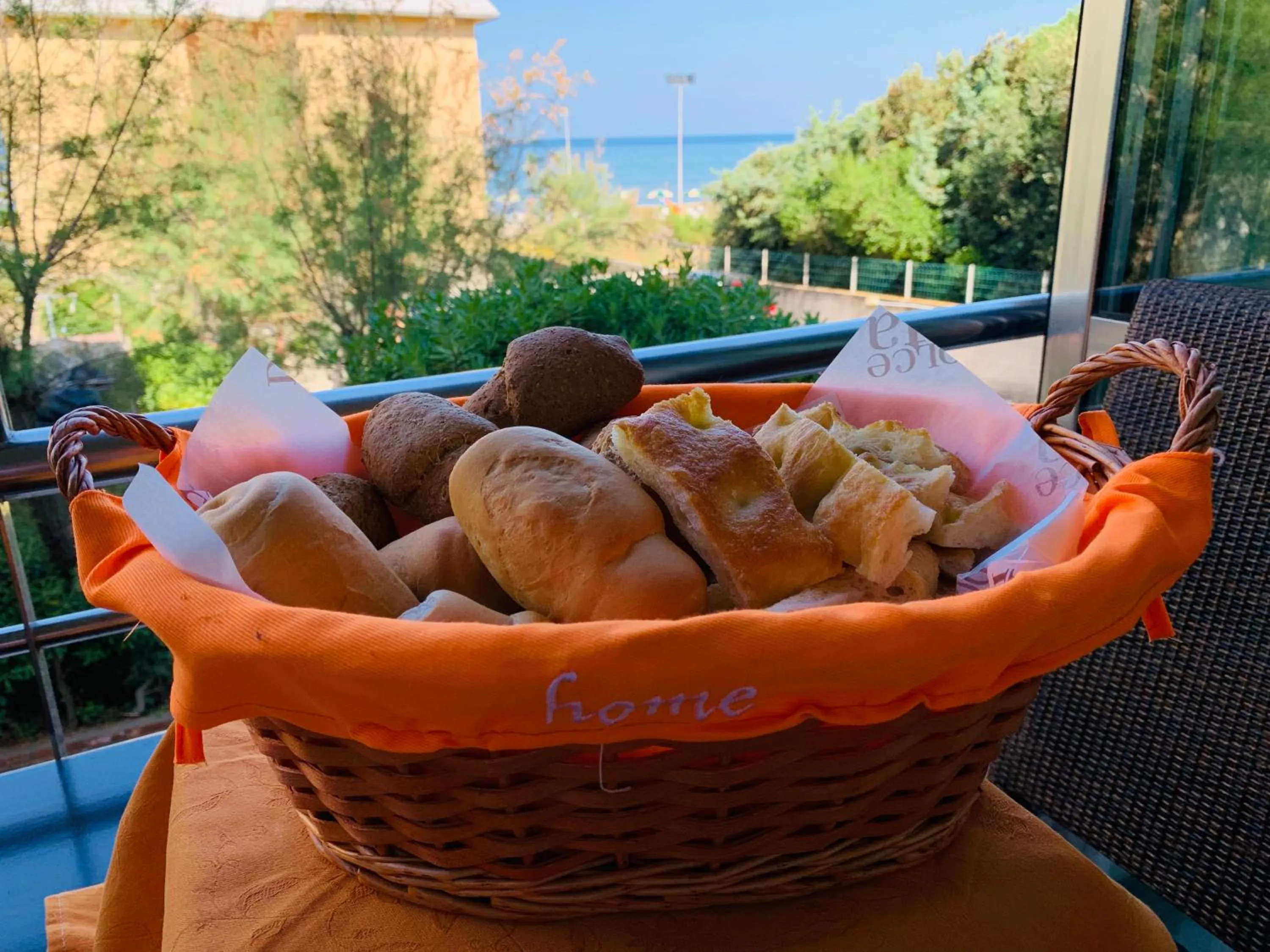 Food and drinks in Hotel Aurora