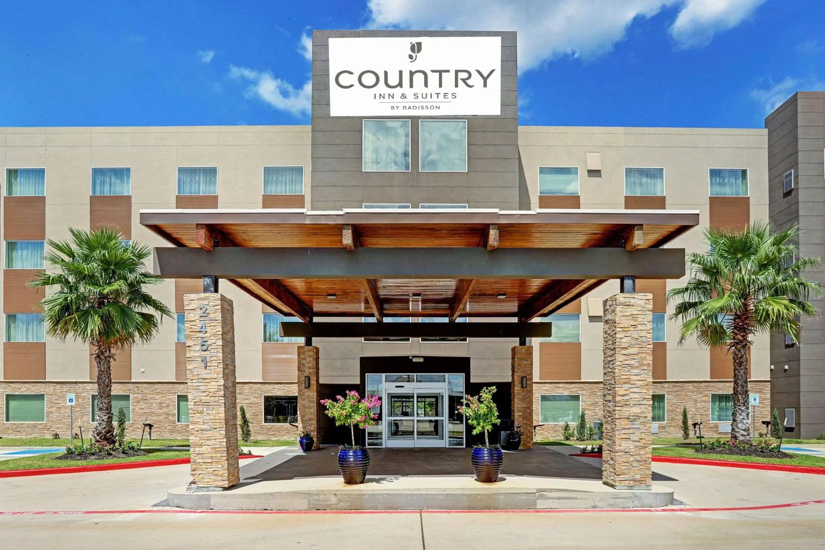 Property building in Best Western Plus Westheimer - Westchase Inn & Suites