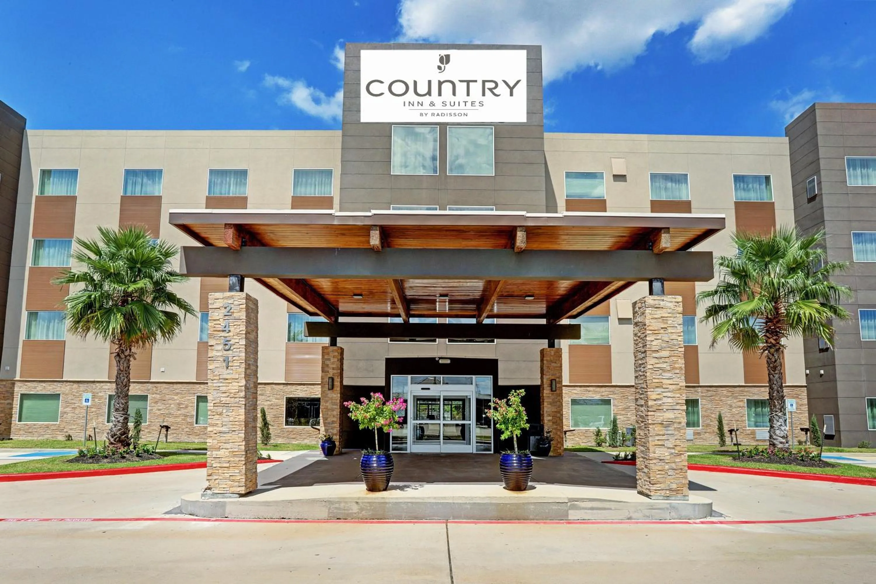 Property building in Best Western Plus Westheimer - Westchase Inn & Suites