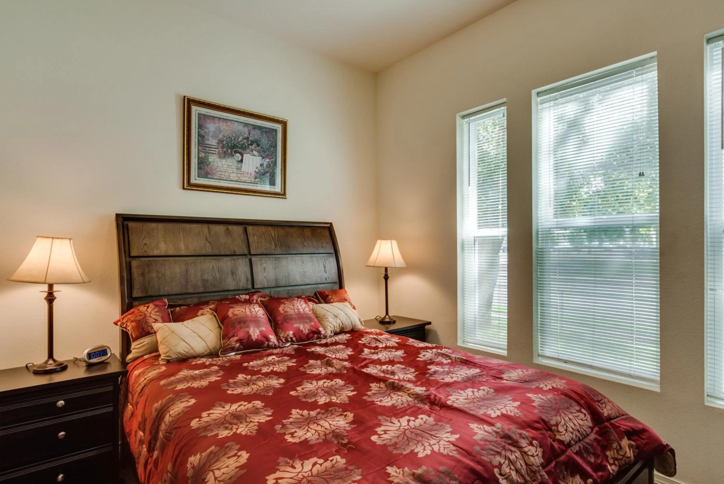 Bedroom, Bed in Maple Leaf Manor Suites