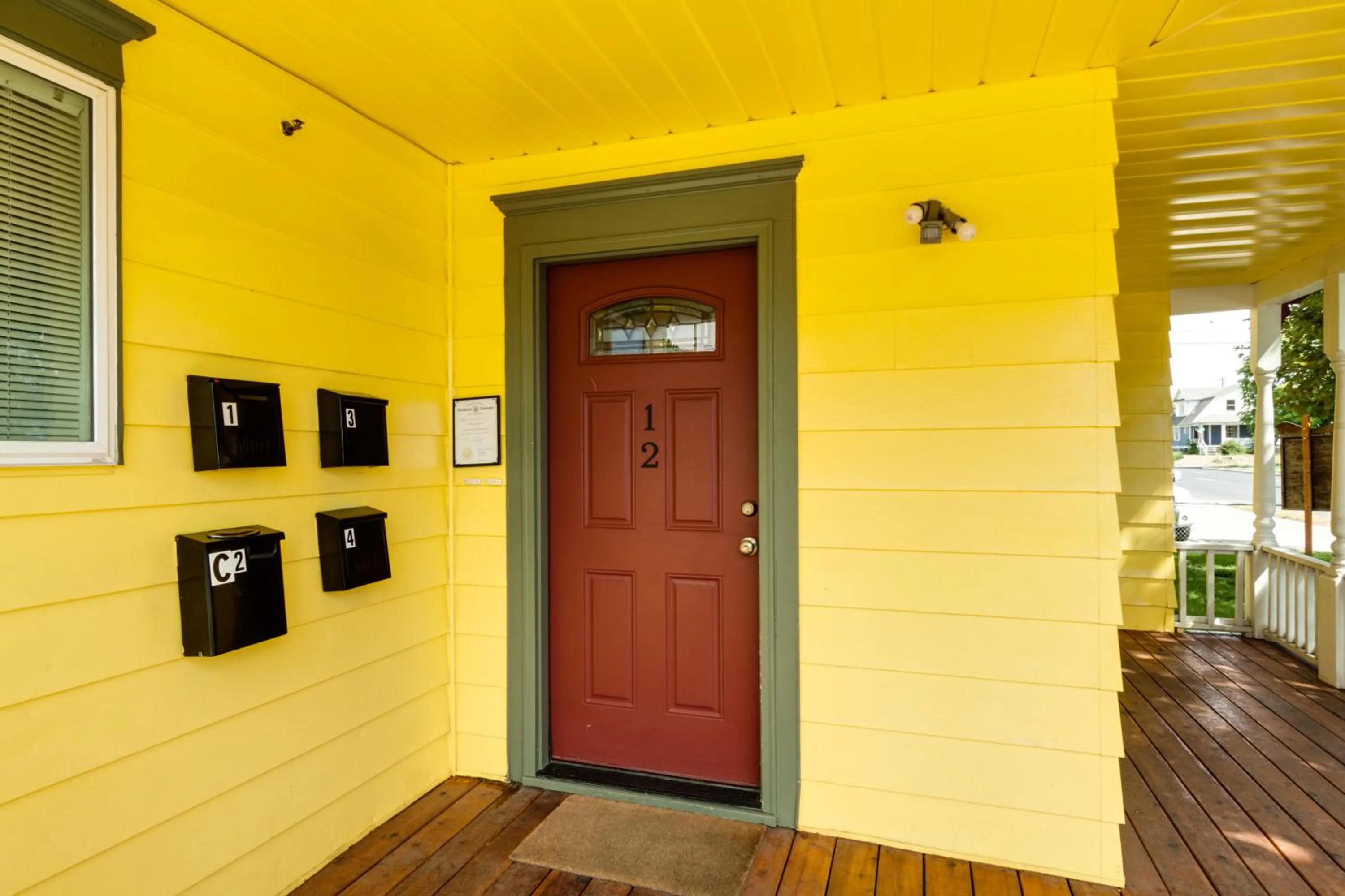 Facade/entrance in Maple Leaf Manor Suites
