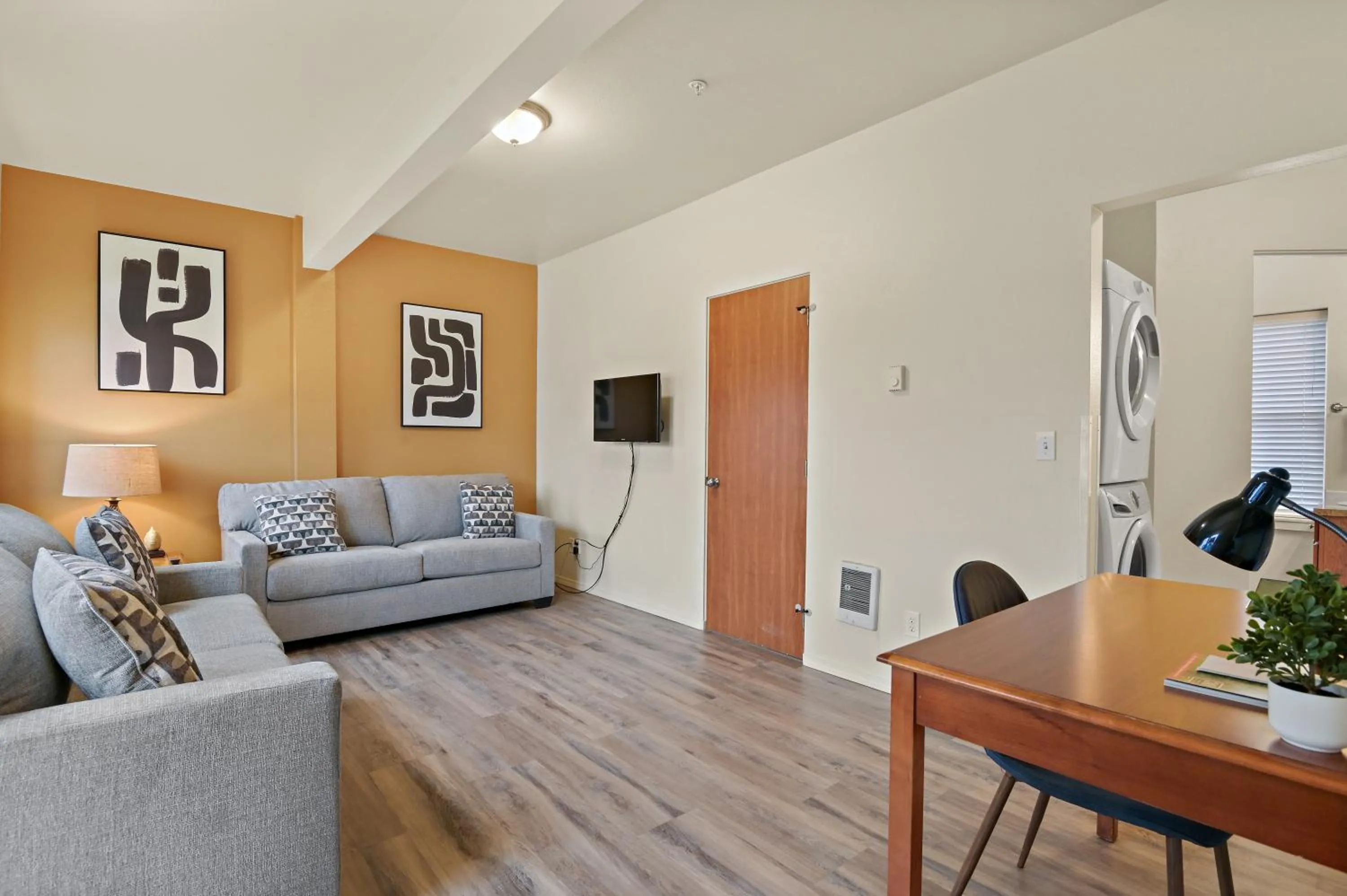 Living room in Maple Leaf Manor Suites