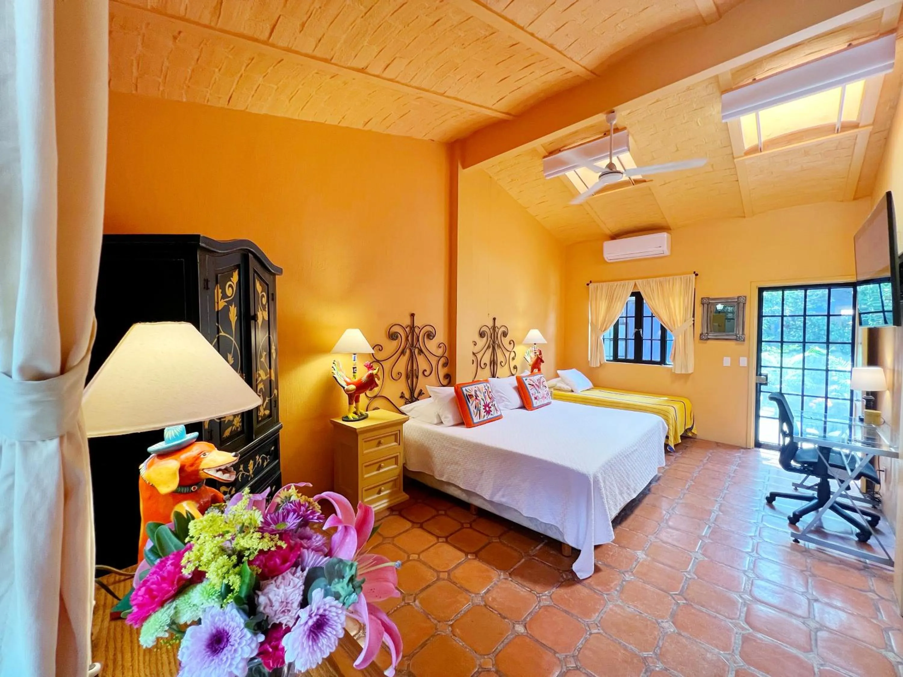 Bed in Estrellita's Bed & Breakfast