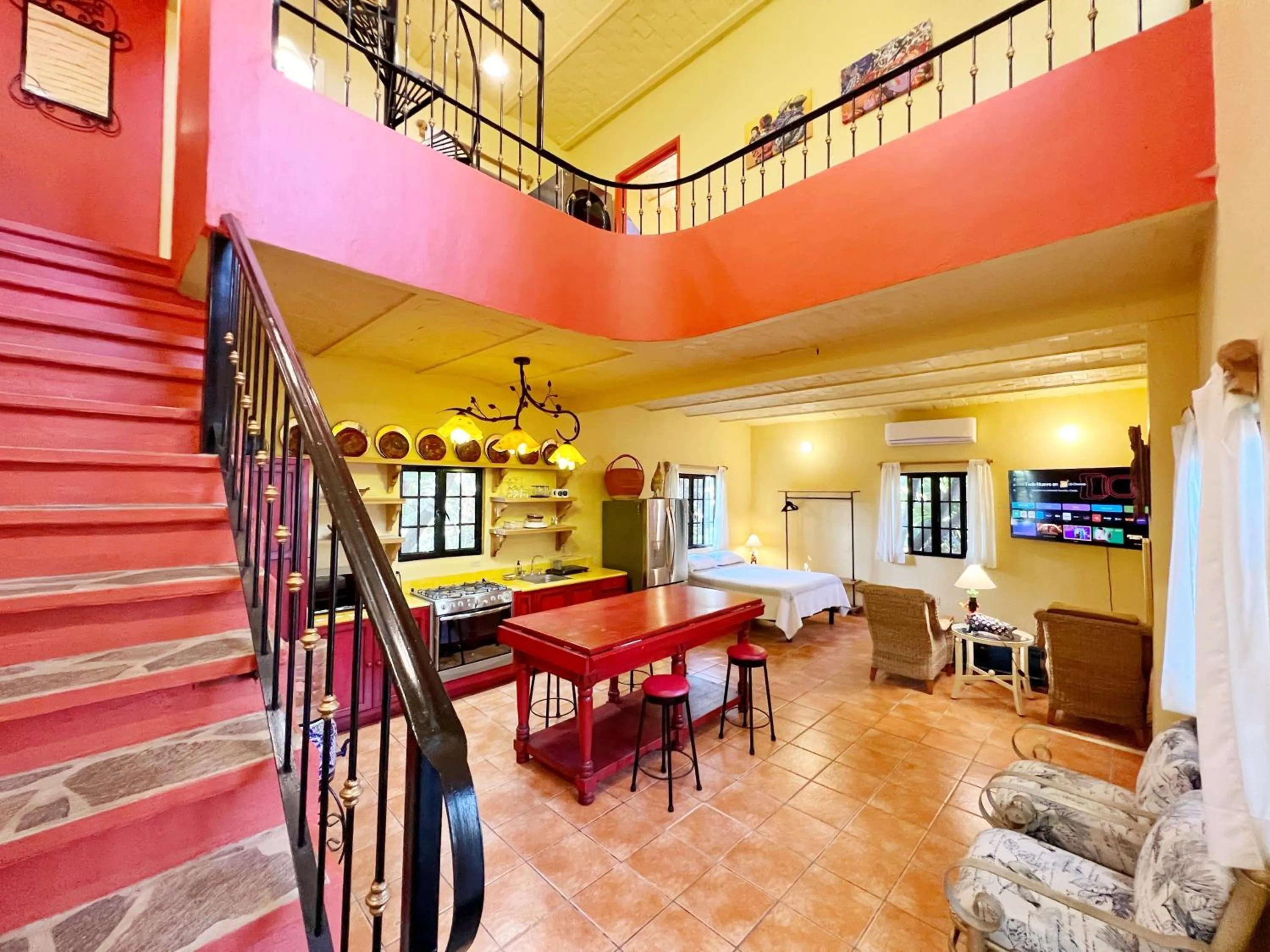 TV and multimedia in Estrellita's Bed & Breakfast