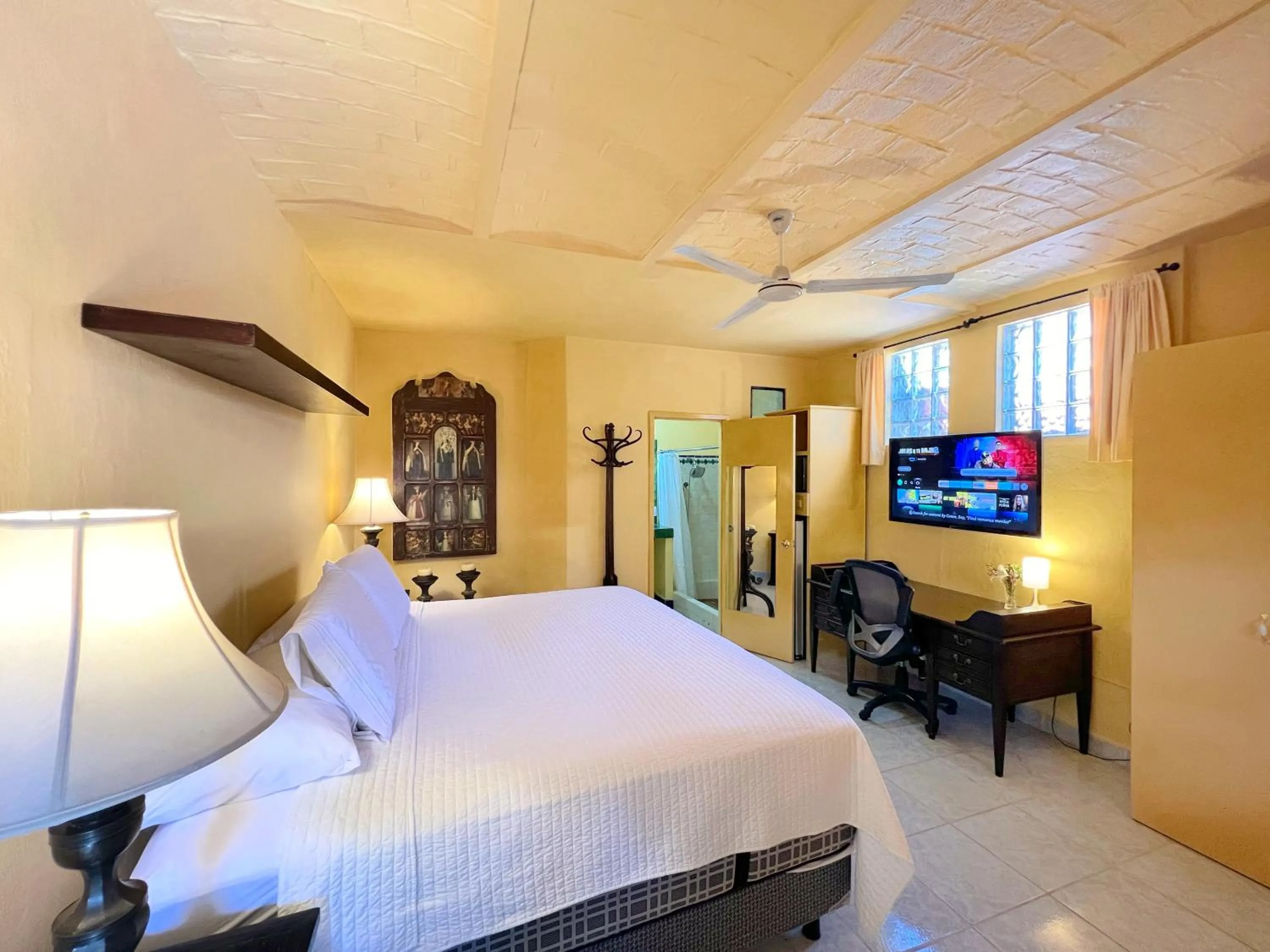 Bed in Estrellita's Bed & Breakfast