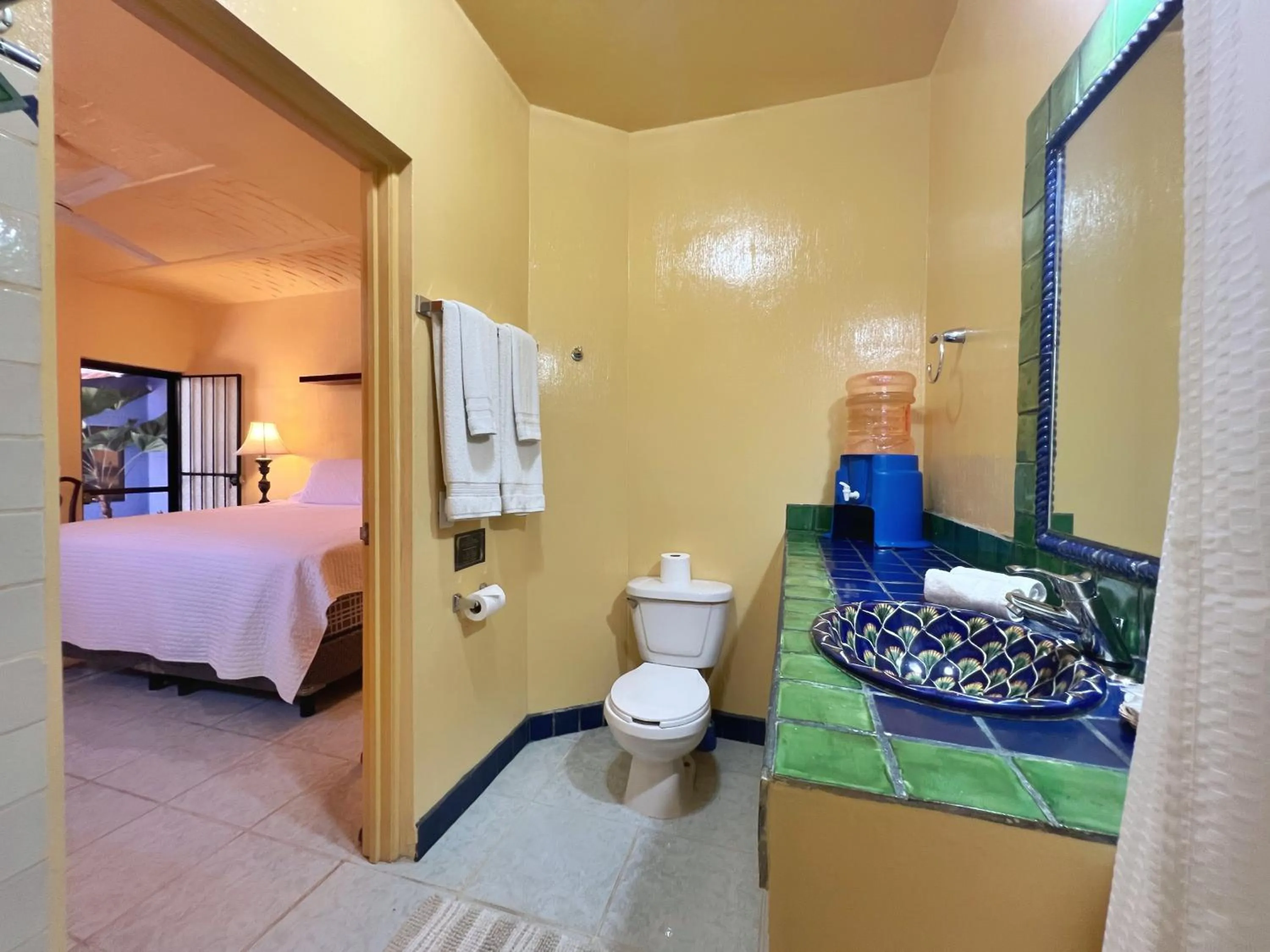 Shower, Bed in Estrellita's Bed & Breakfast