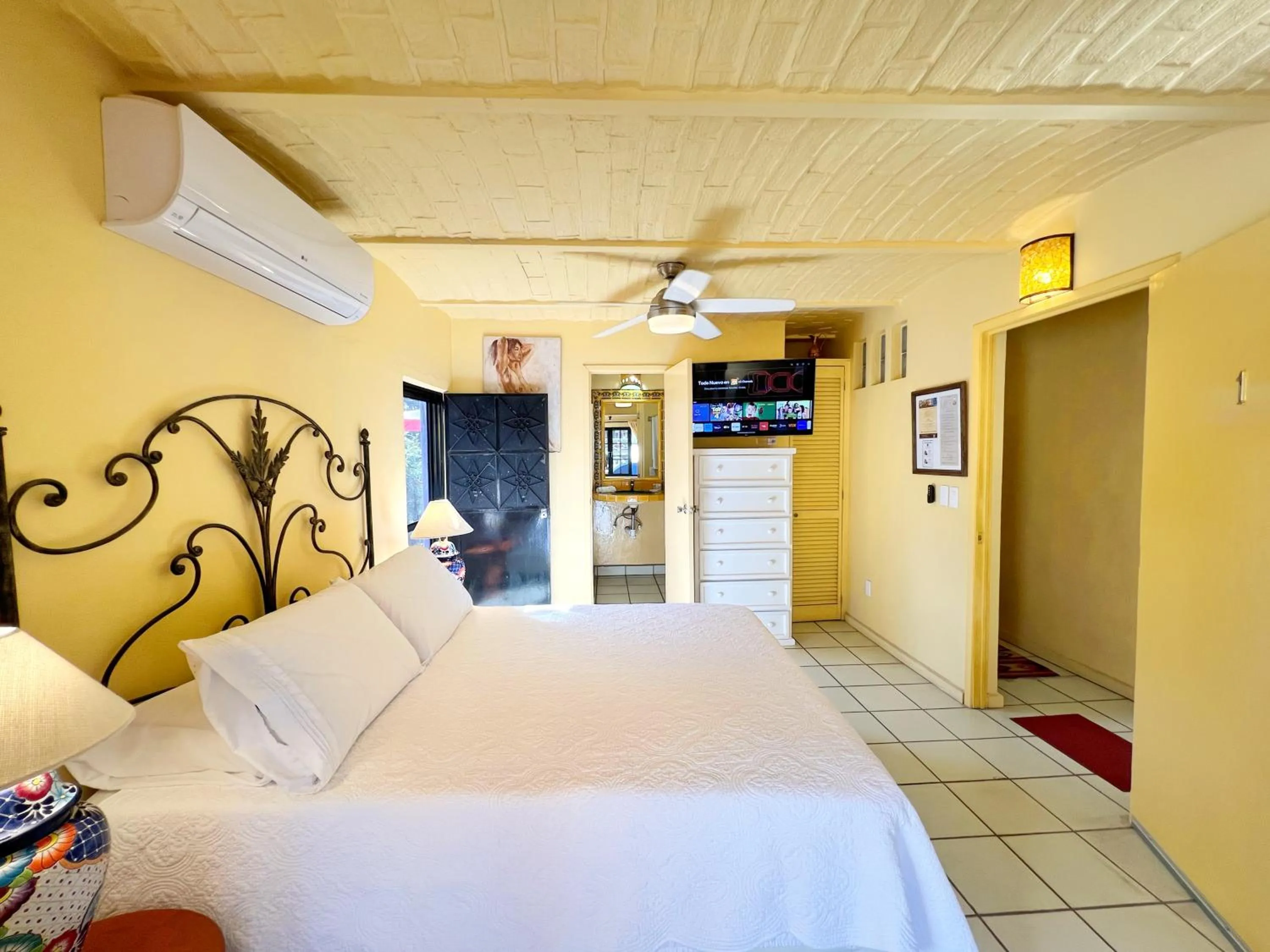 Bed in Estrellita's Bed & Breakfast