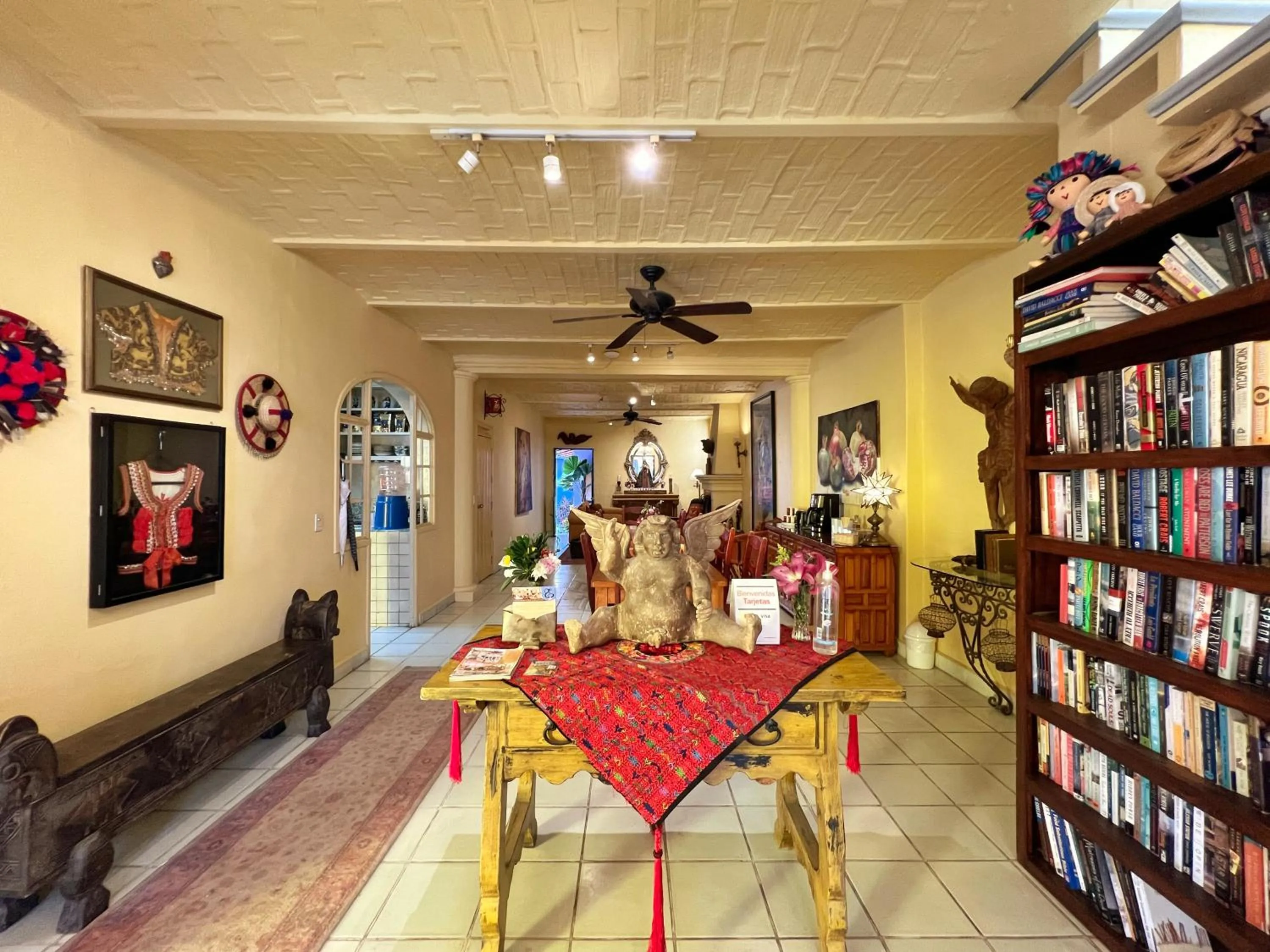 Communal lounge/ TV room in Estrellita's Bed & Breakfast