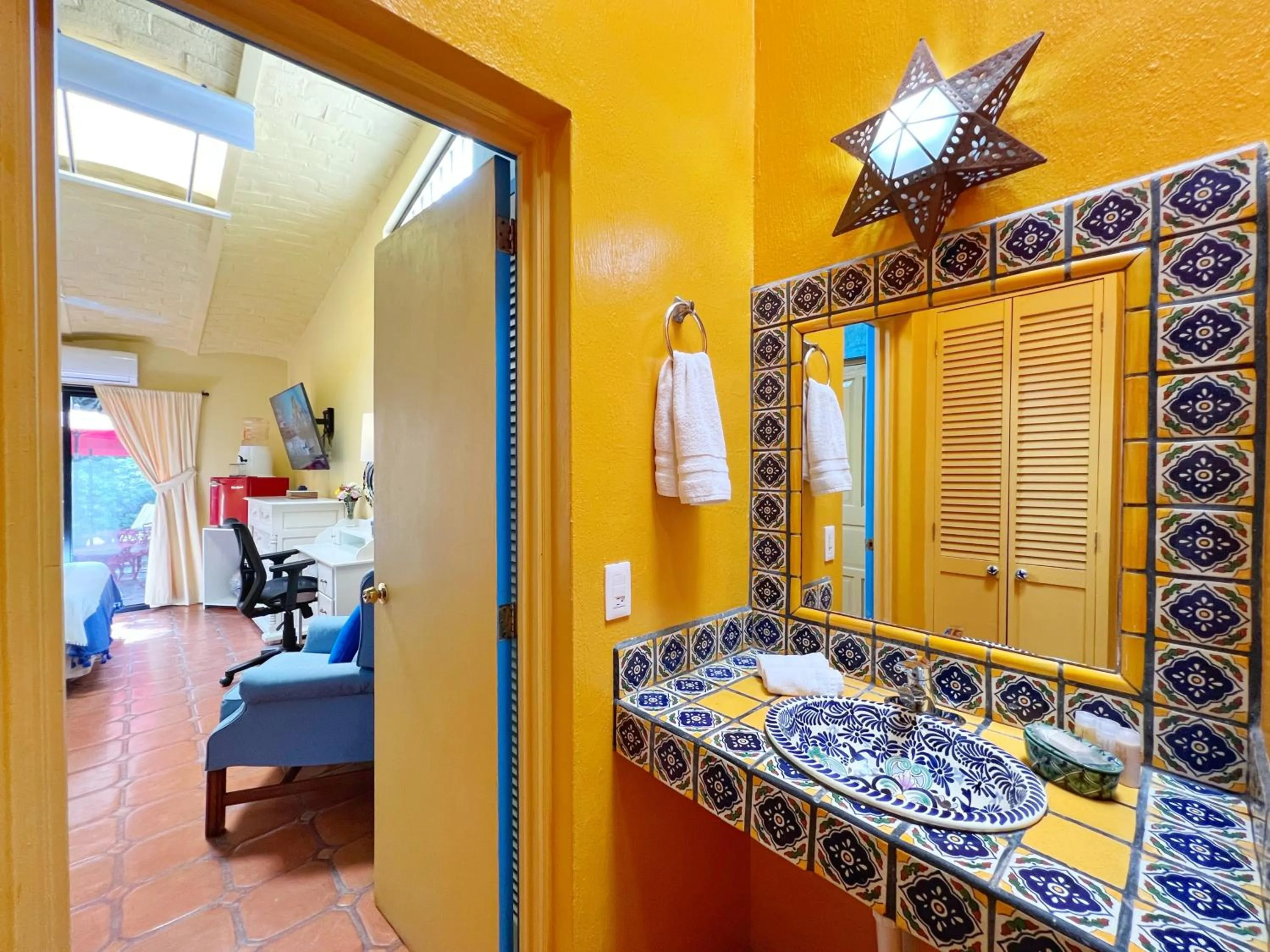 Bed in Estrellita's Bed & Breakfast