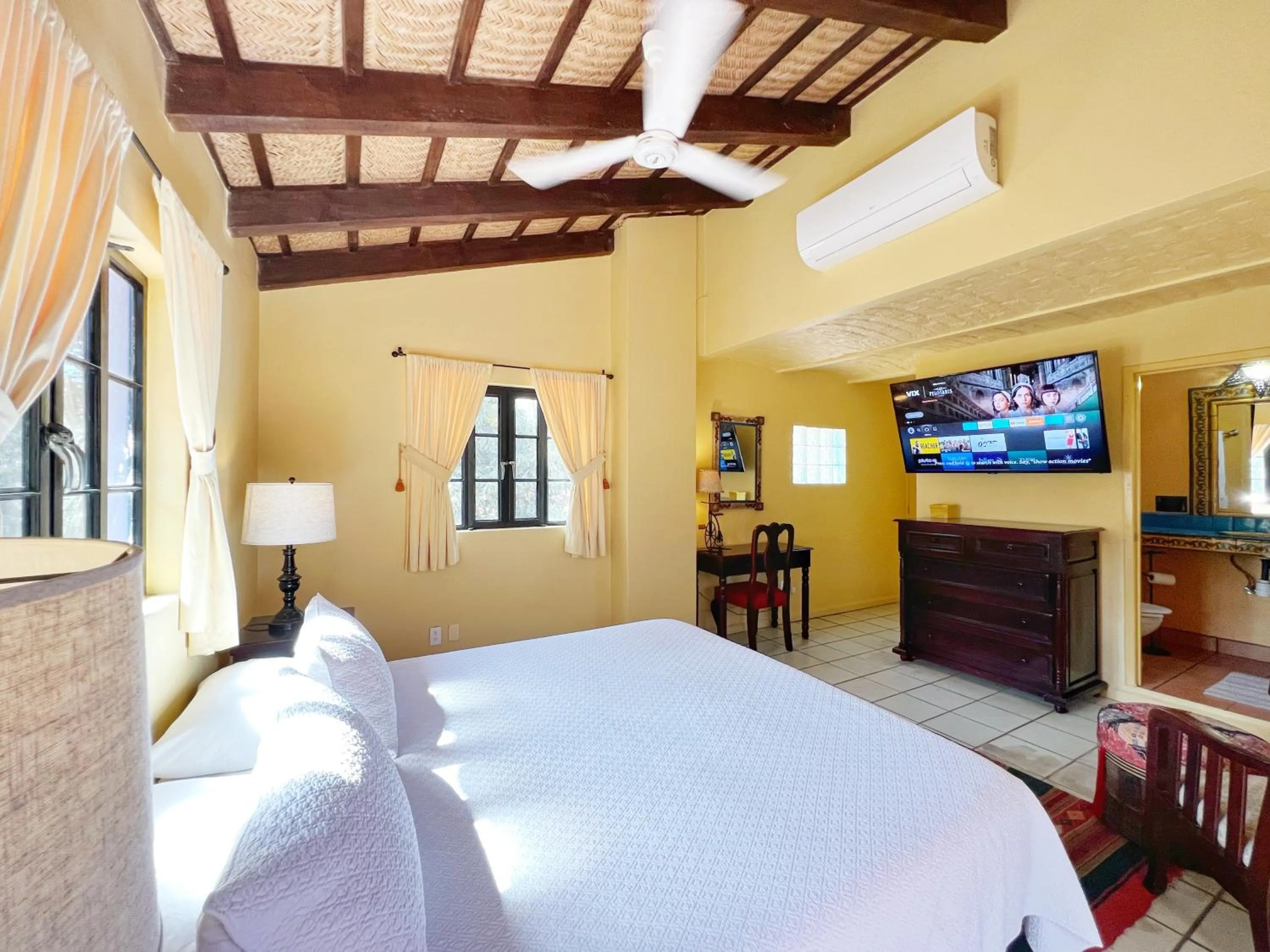 Bed in Estrellita's Bed & Breakfast