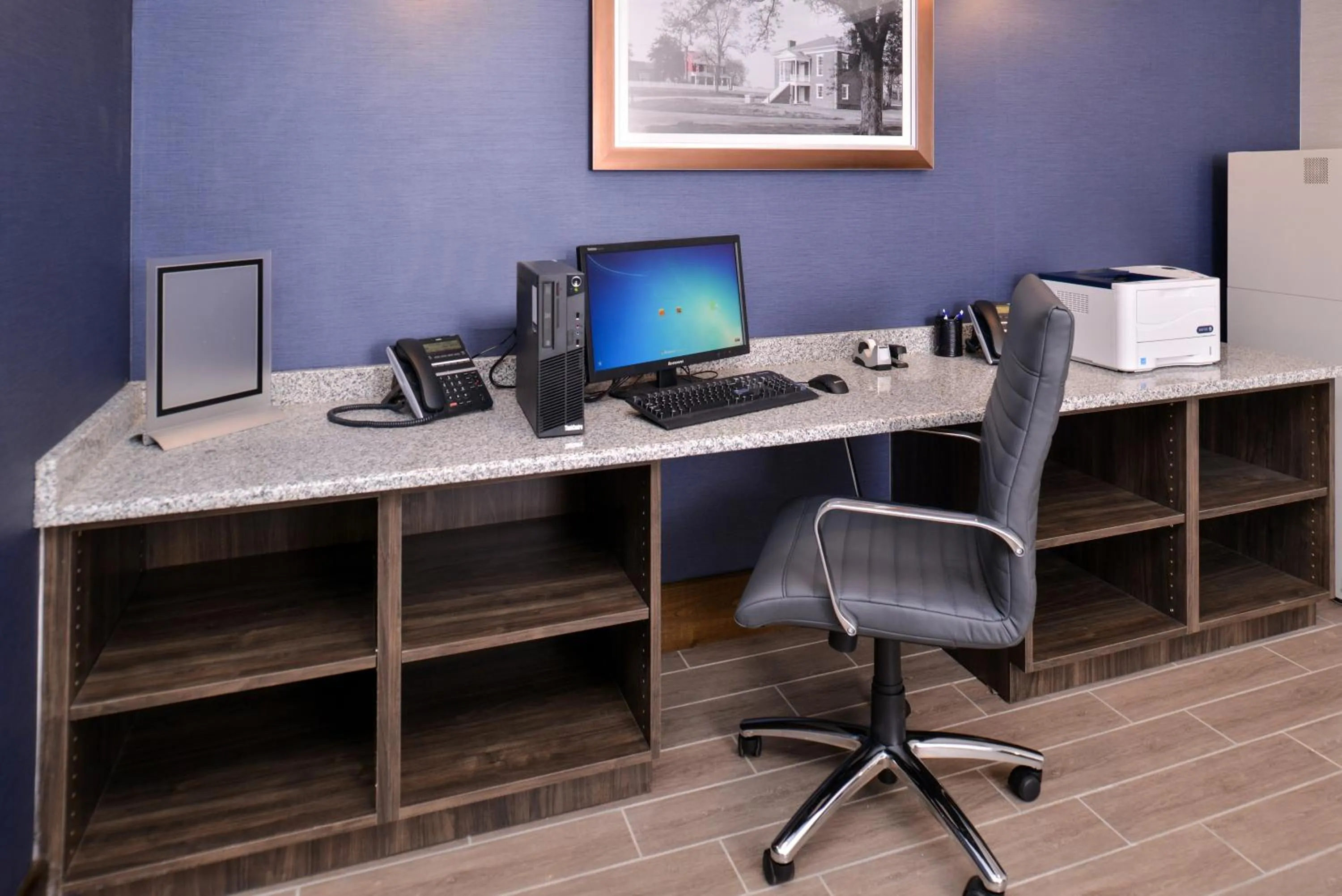 Communal lounge/ TV room in Appomattox Inn and Suites