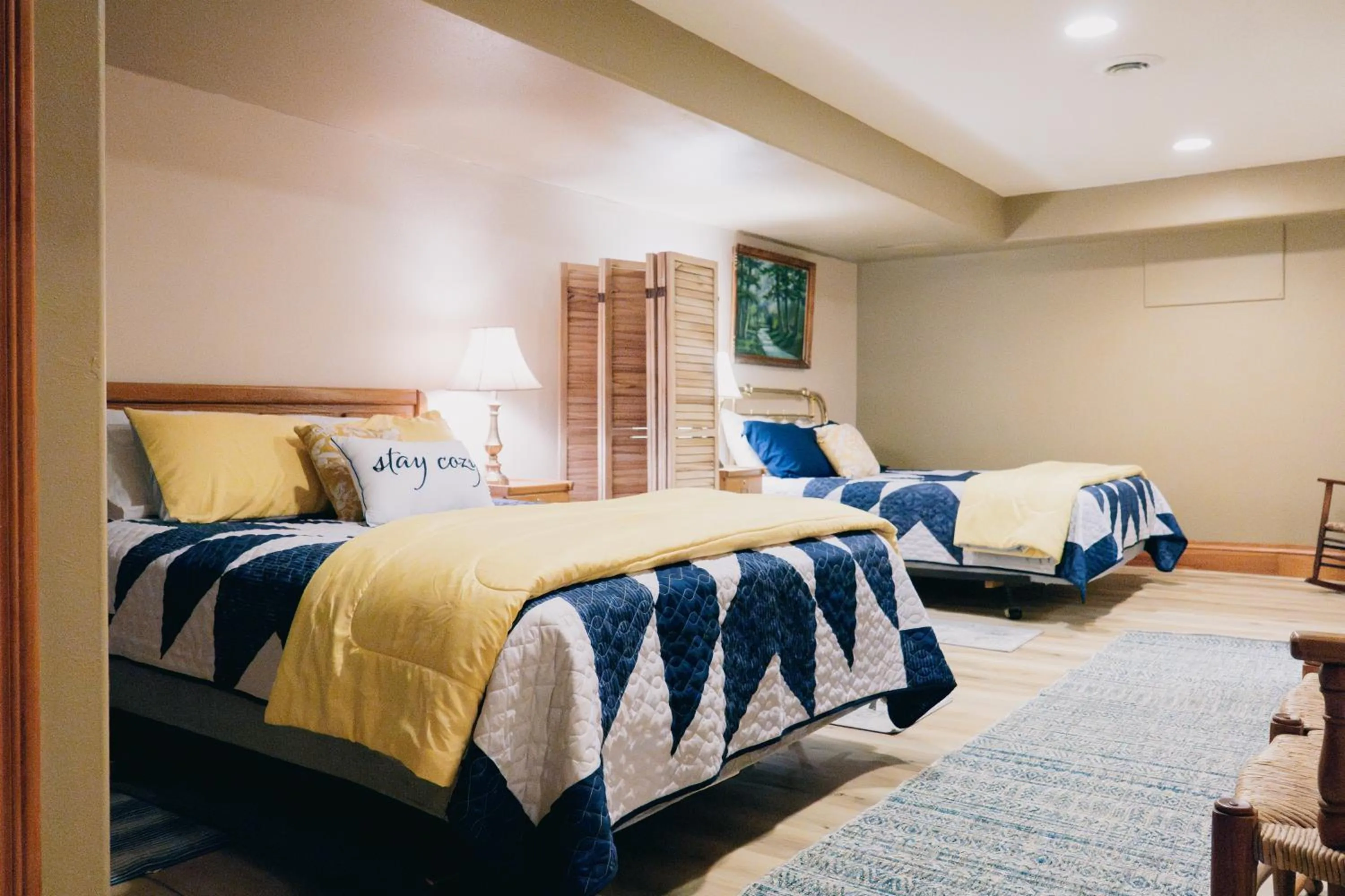 Bed in First Deadwood Cottages