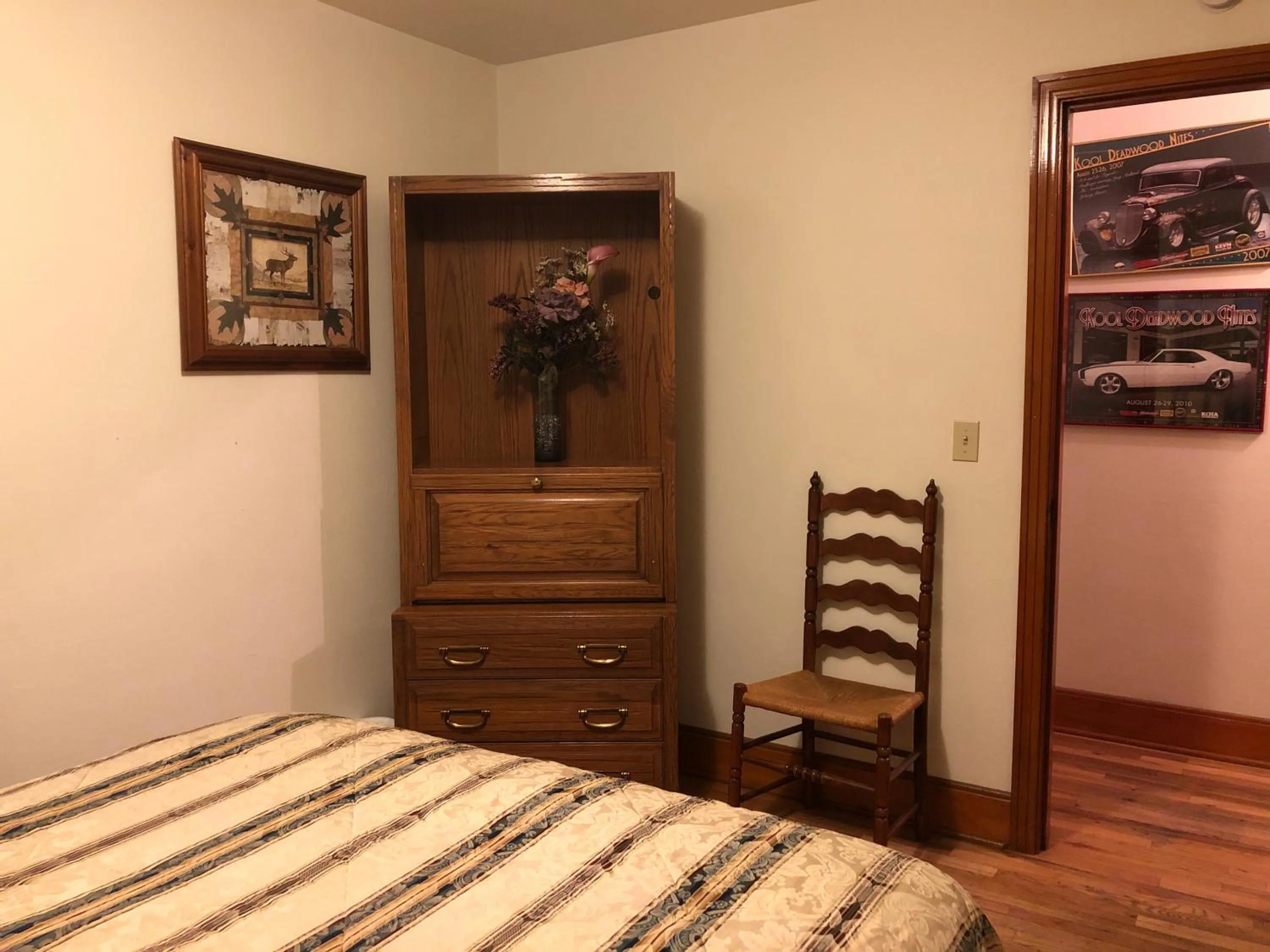 Bedroom in First Deadwood Cottages