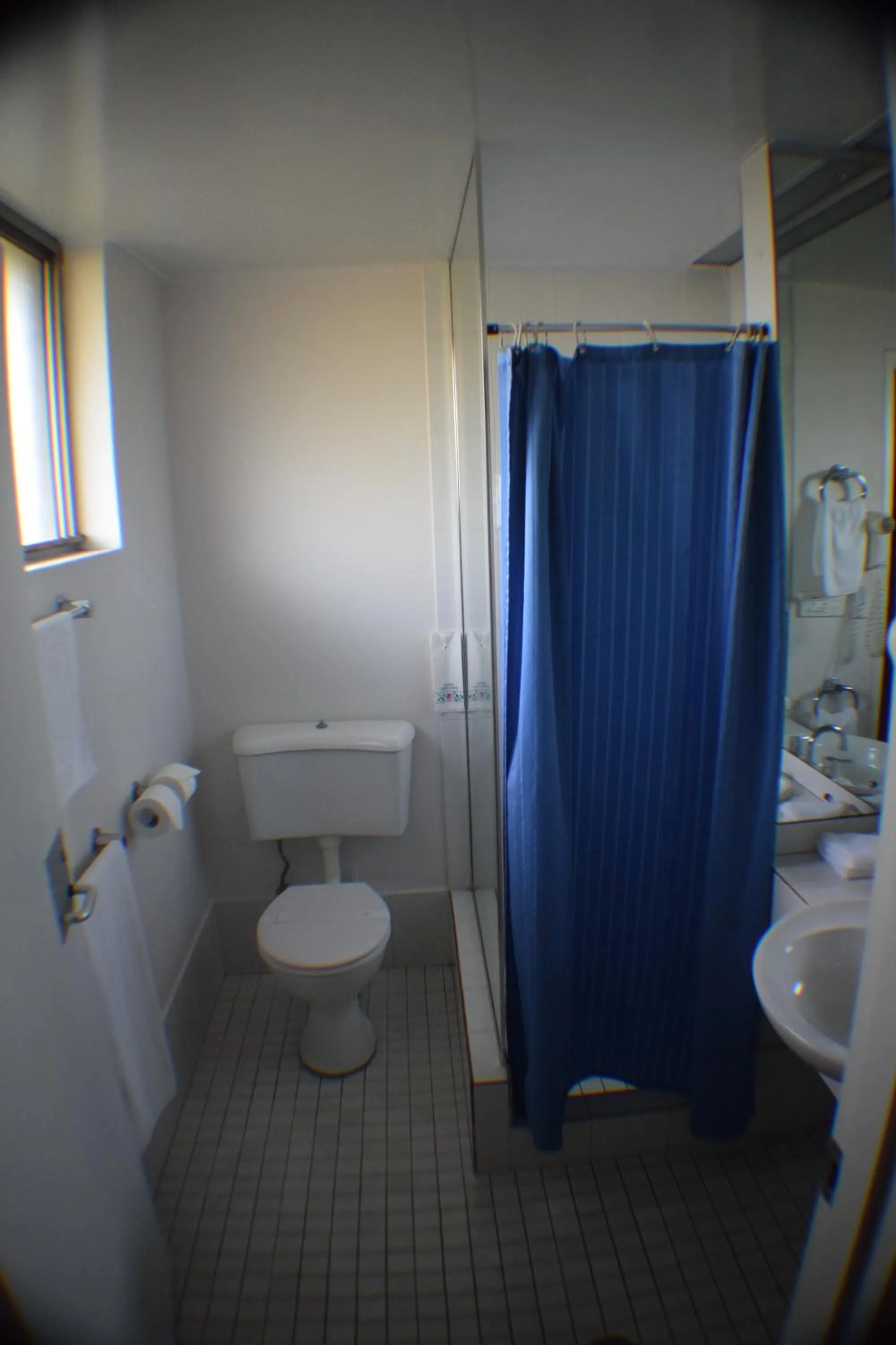 Bathroom in John Hunter Motel Muswellbrook