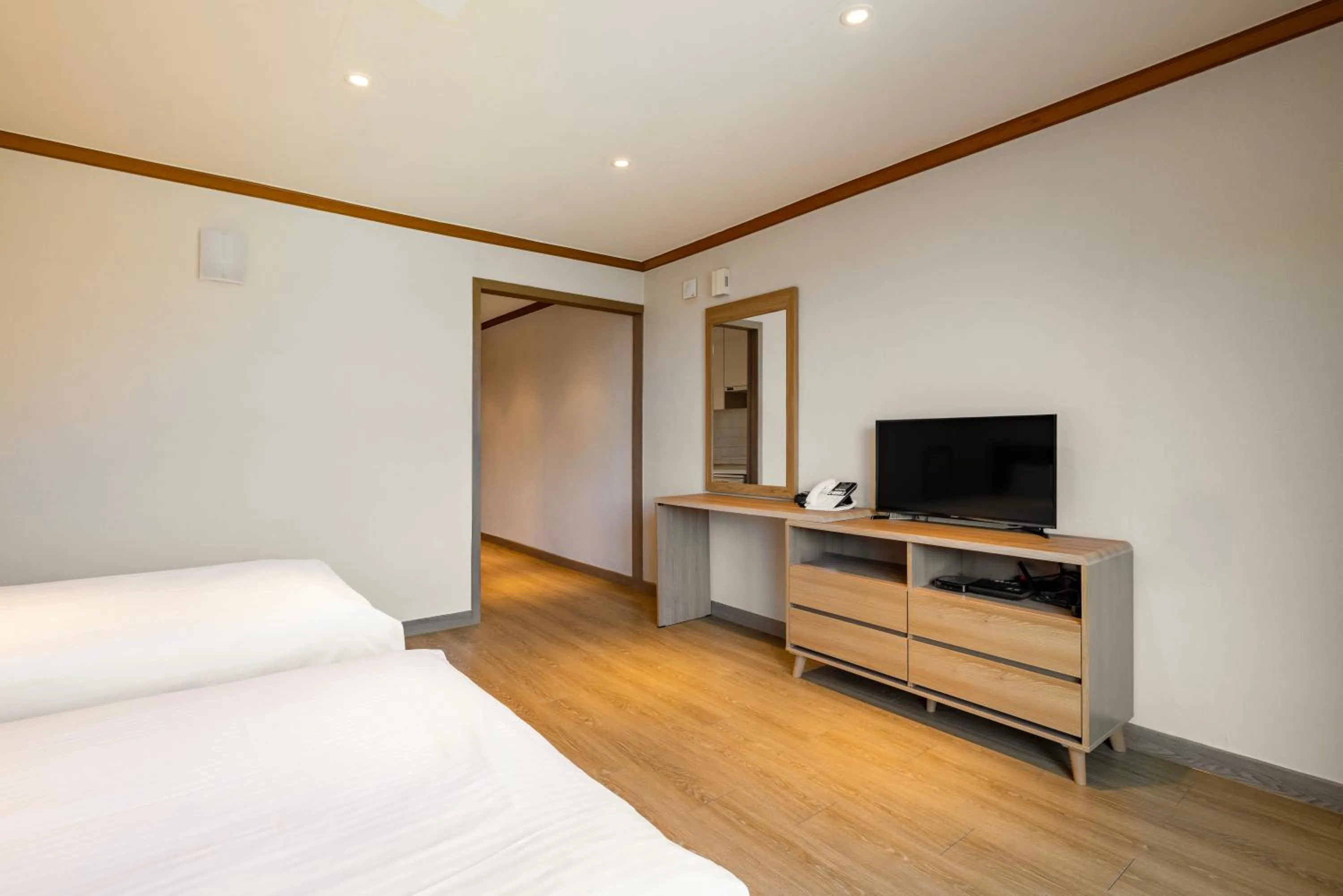 Living room, Bed in Kensington Resort Gapyeong