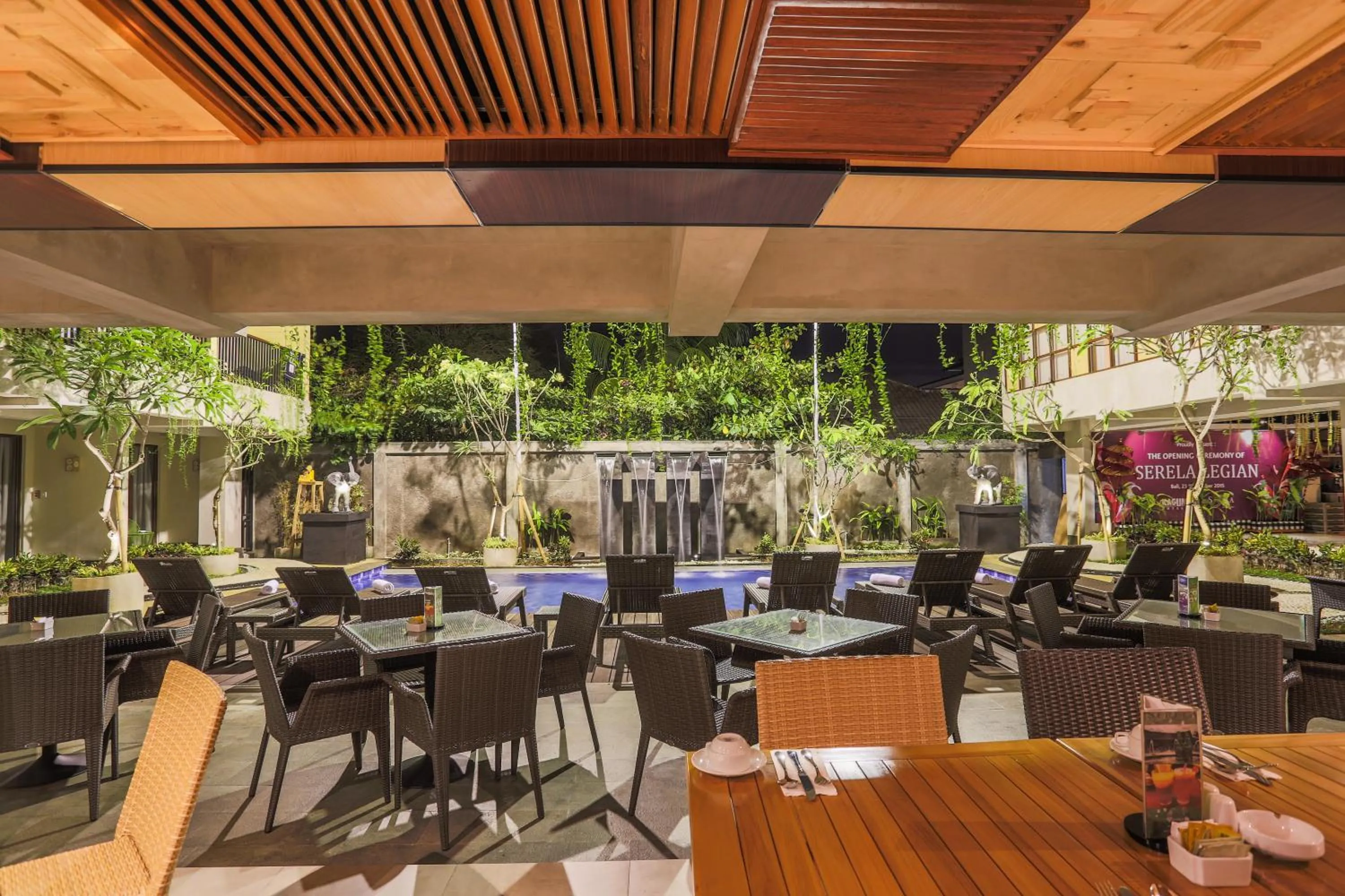 Restaurant/places to eat in Serela Legian by KAGUM Hotels
