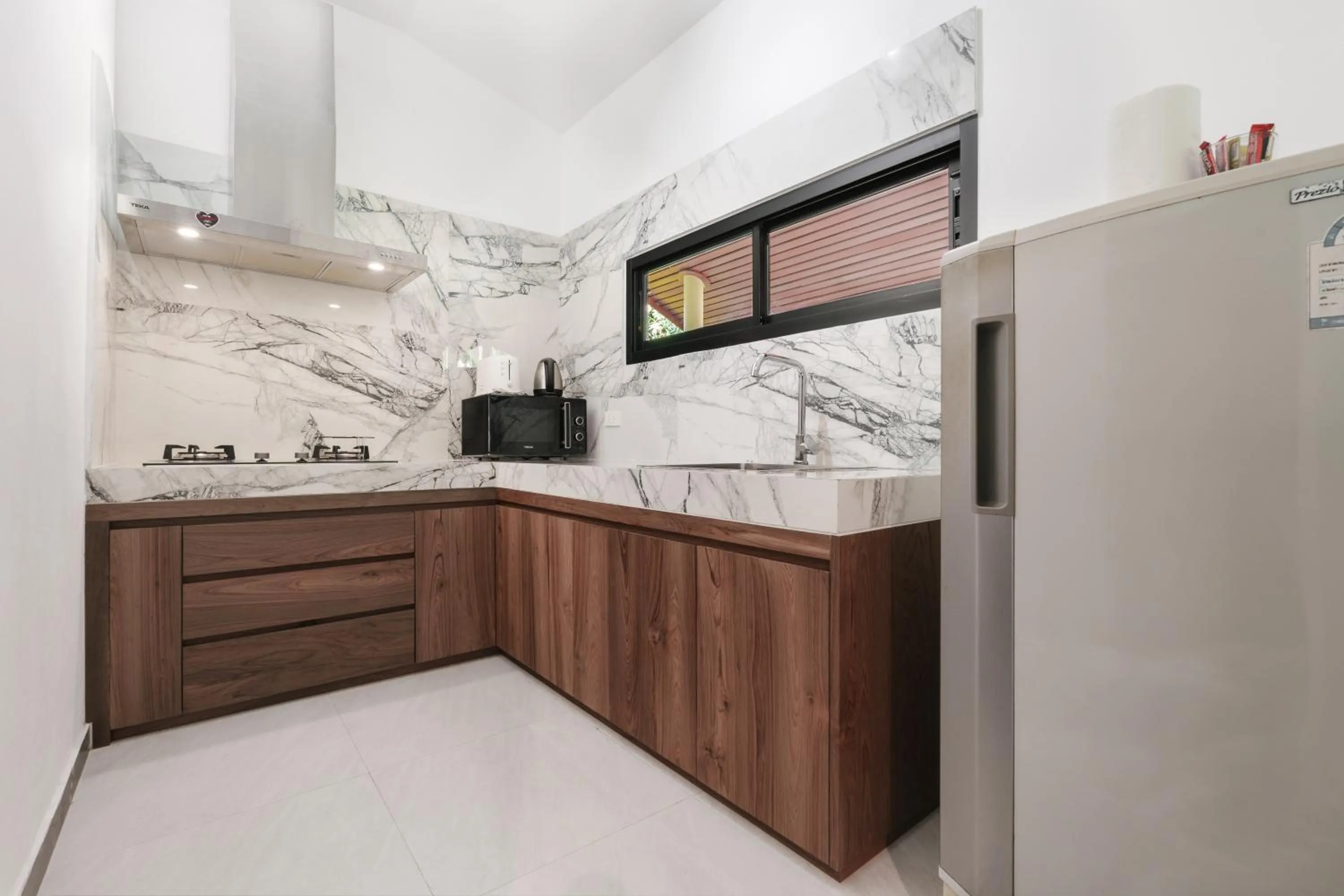 Kitchen or kitchenette in Palm Village