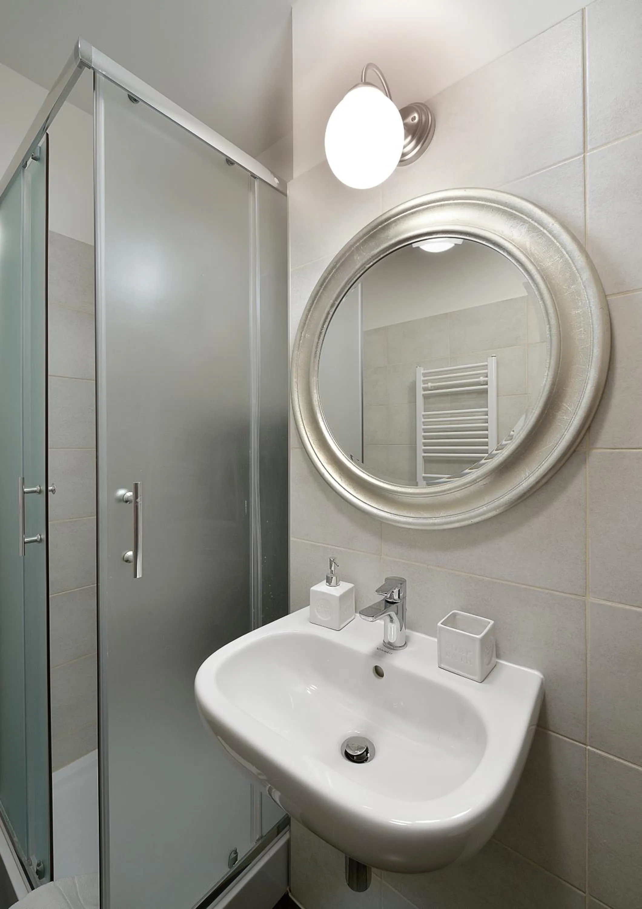 Shower in Charming & Cozy Ambiente Apartments